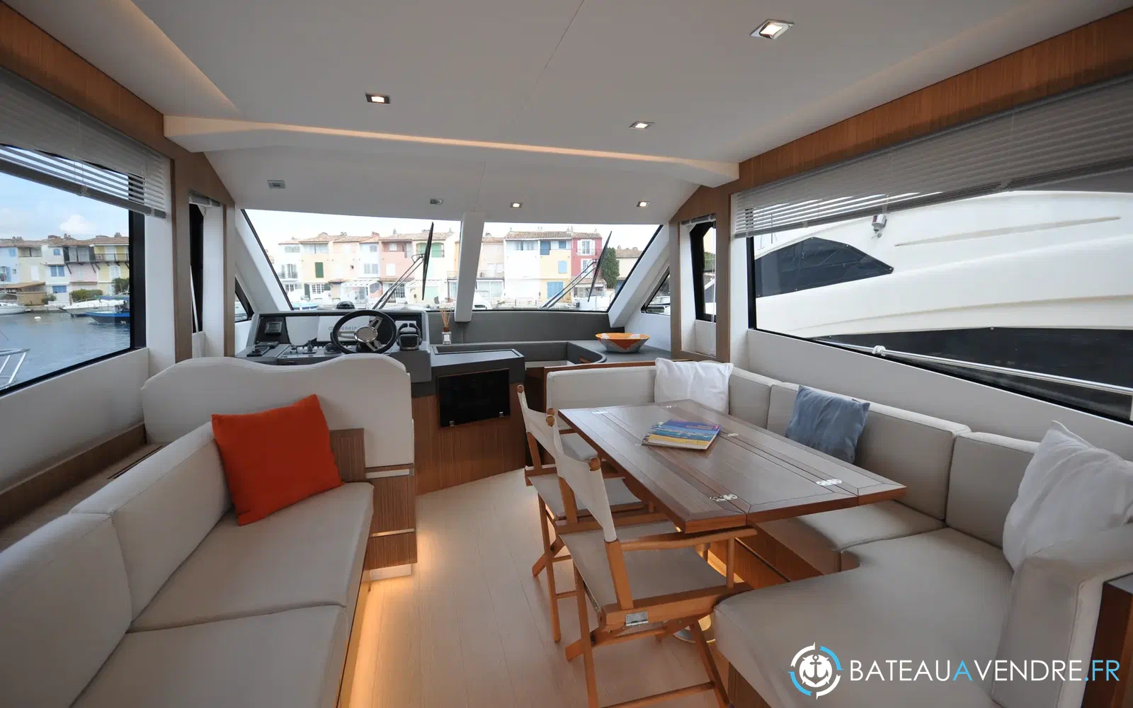 slider 6 Cayman F520