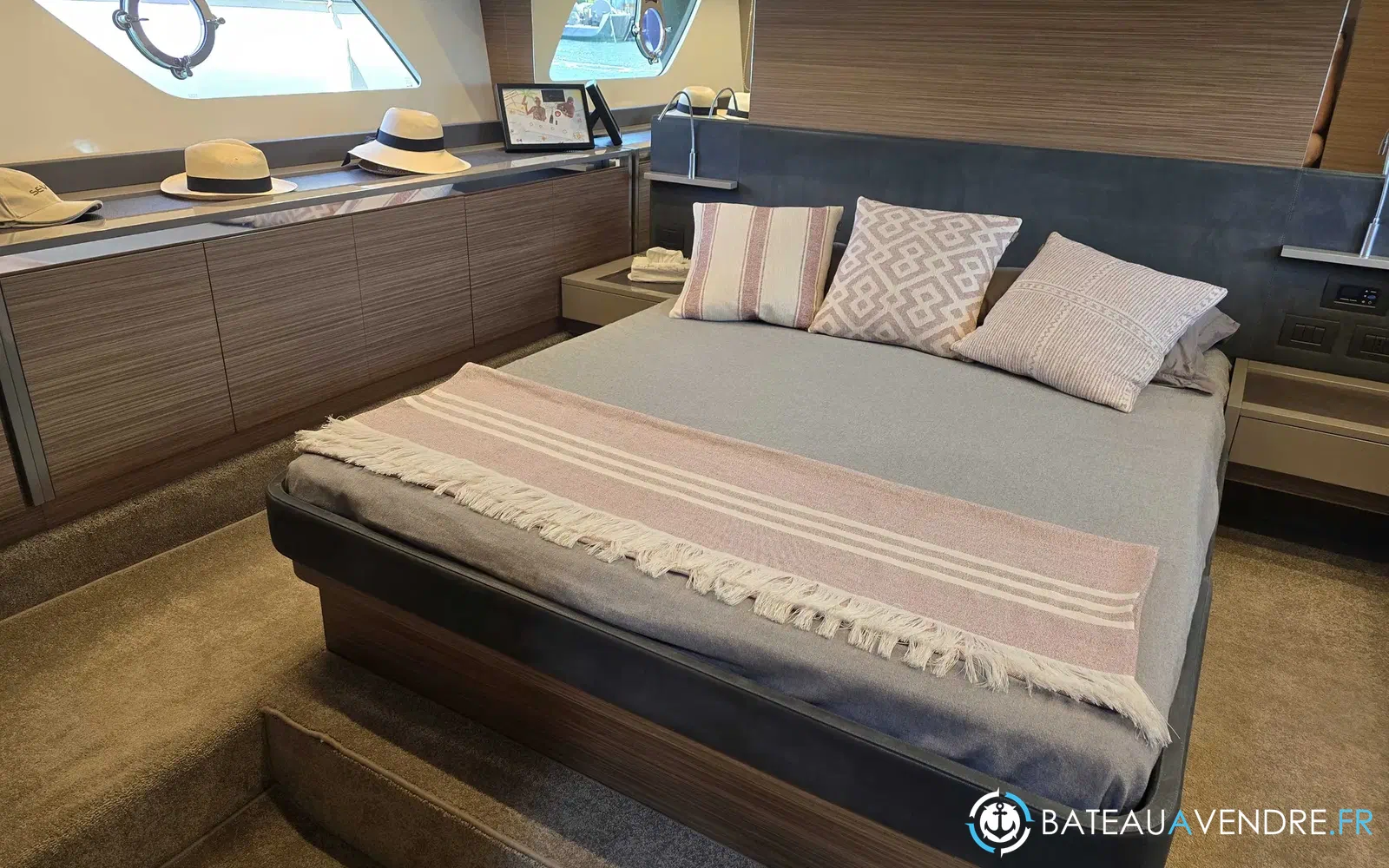 slider 6 Ferretti 450