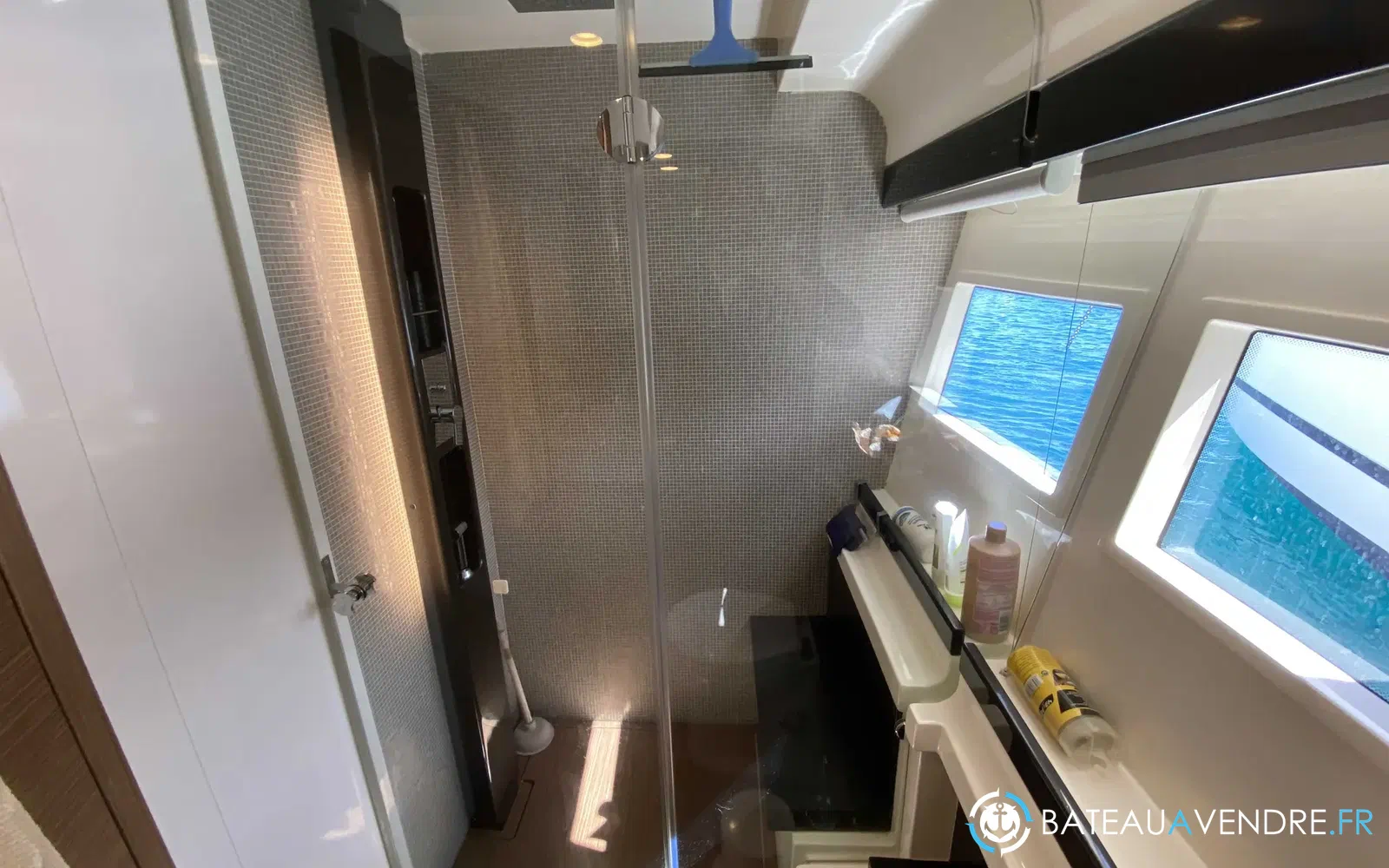 slider 9 Ferretti 550