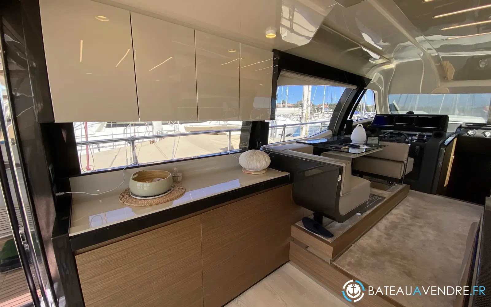 slider 14 Ferretti 550