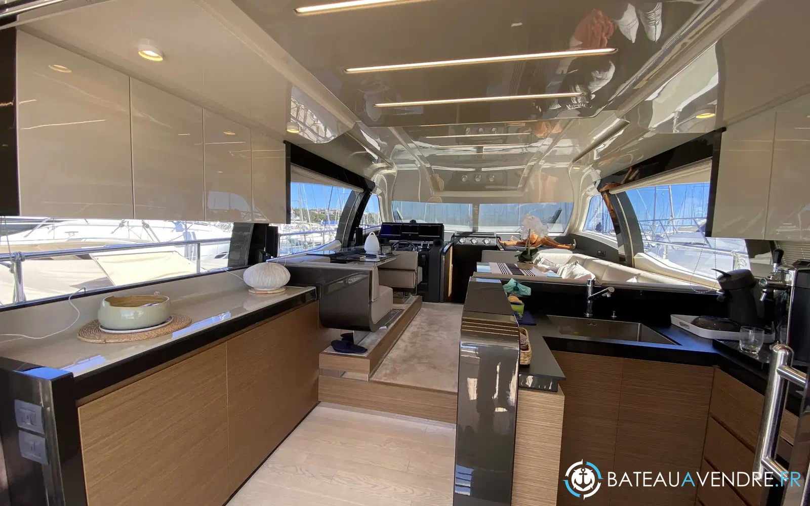 slider 4 Ferretti 550