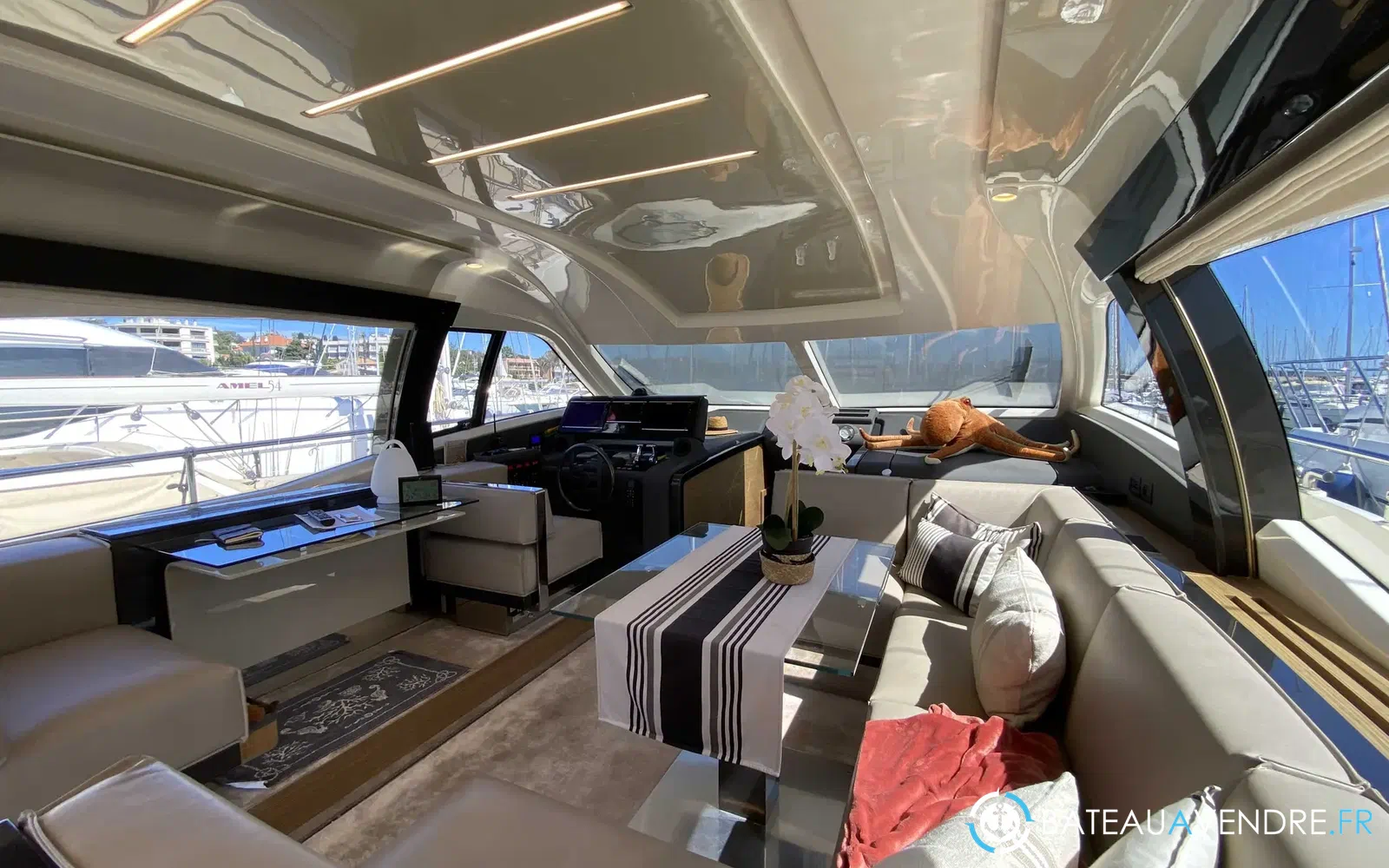 slider 5 Ferretti 550