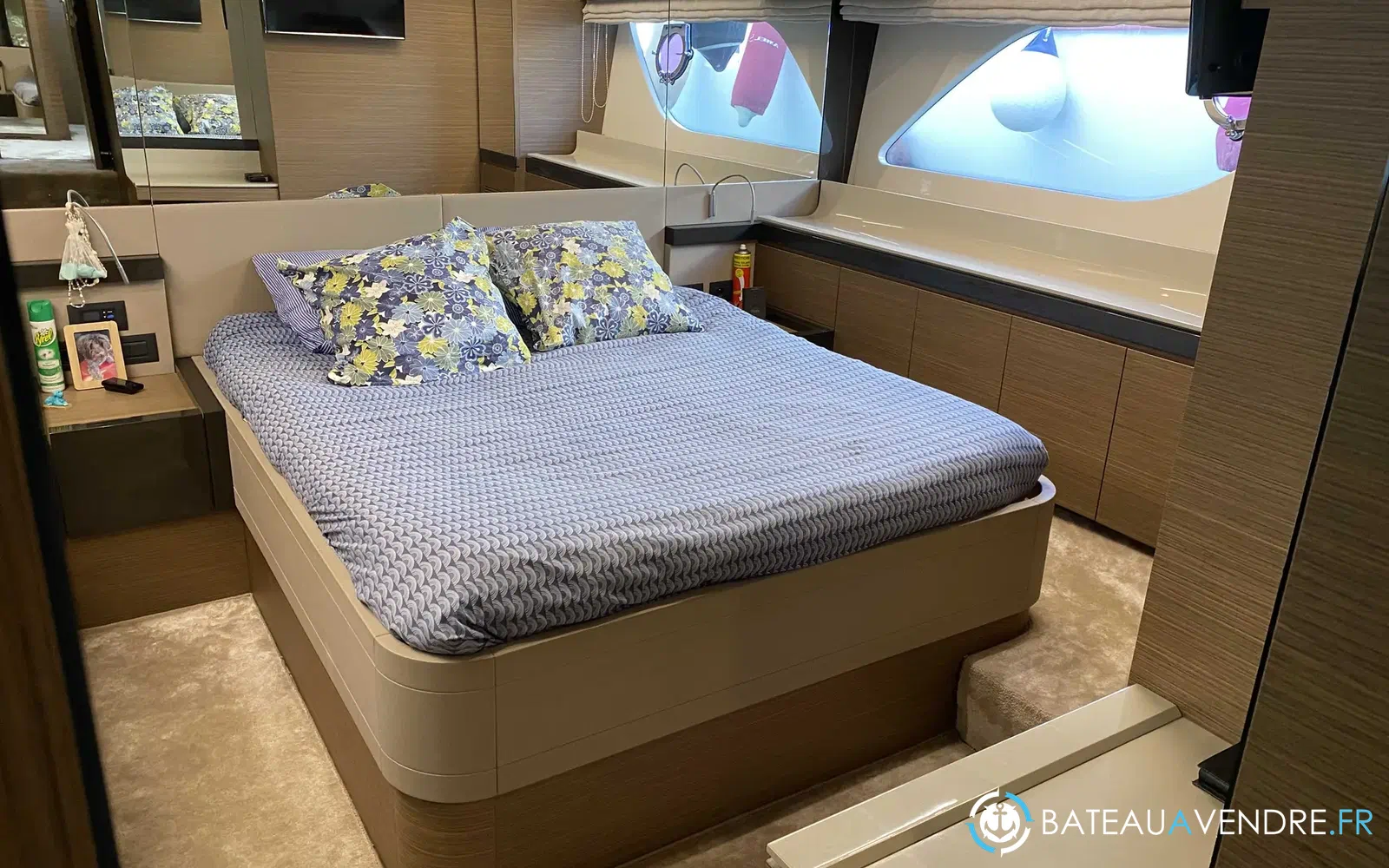 slider 6 Ferretti 550