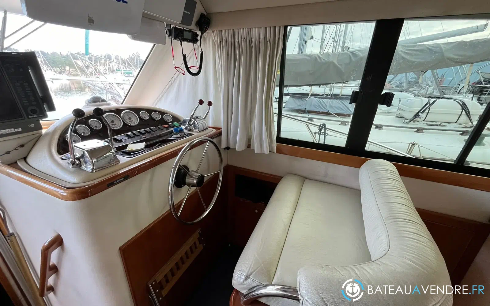 slider 10 Riviera 3350 Convertible