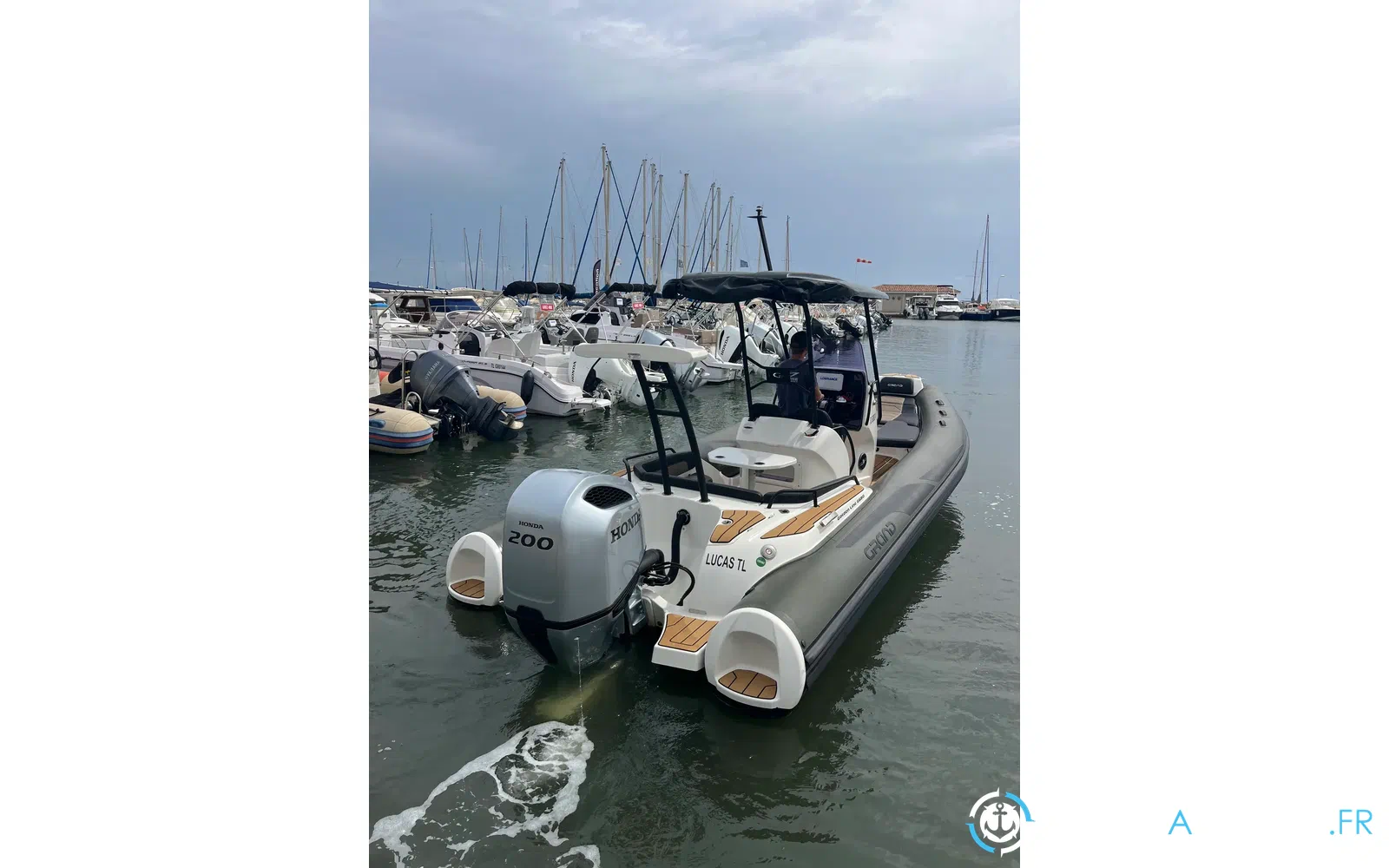 slider 1 Grand Golden Line 680