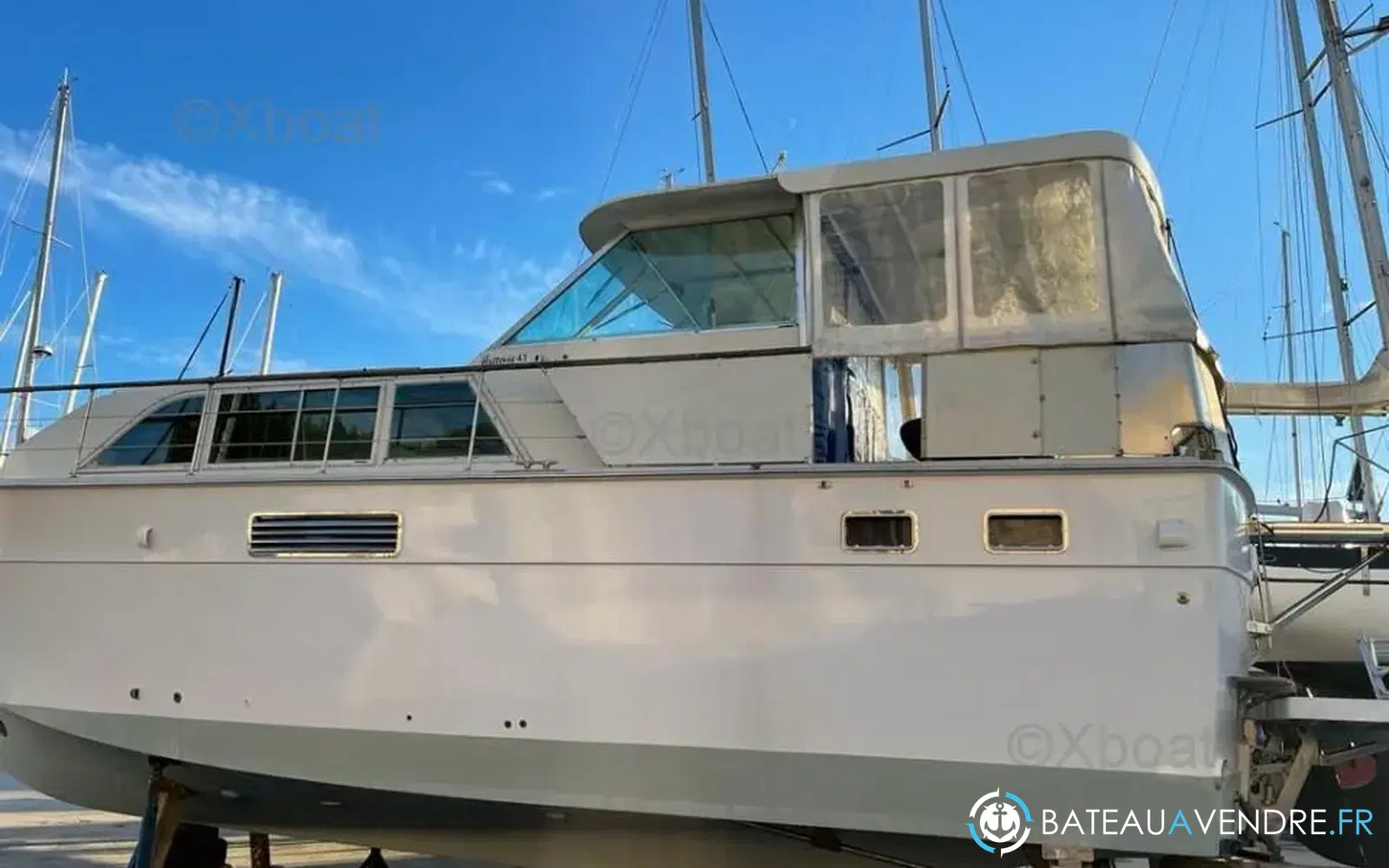 slider 4 Hatteras 43 Motor Yacht