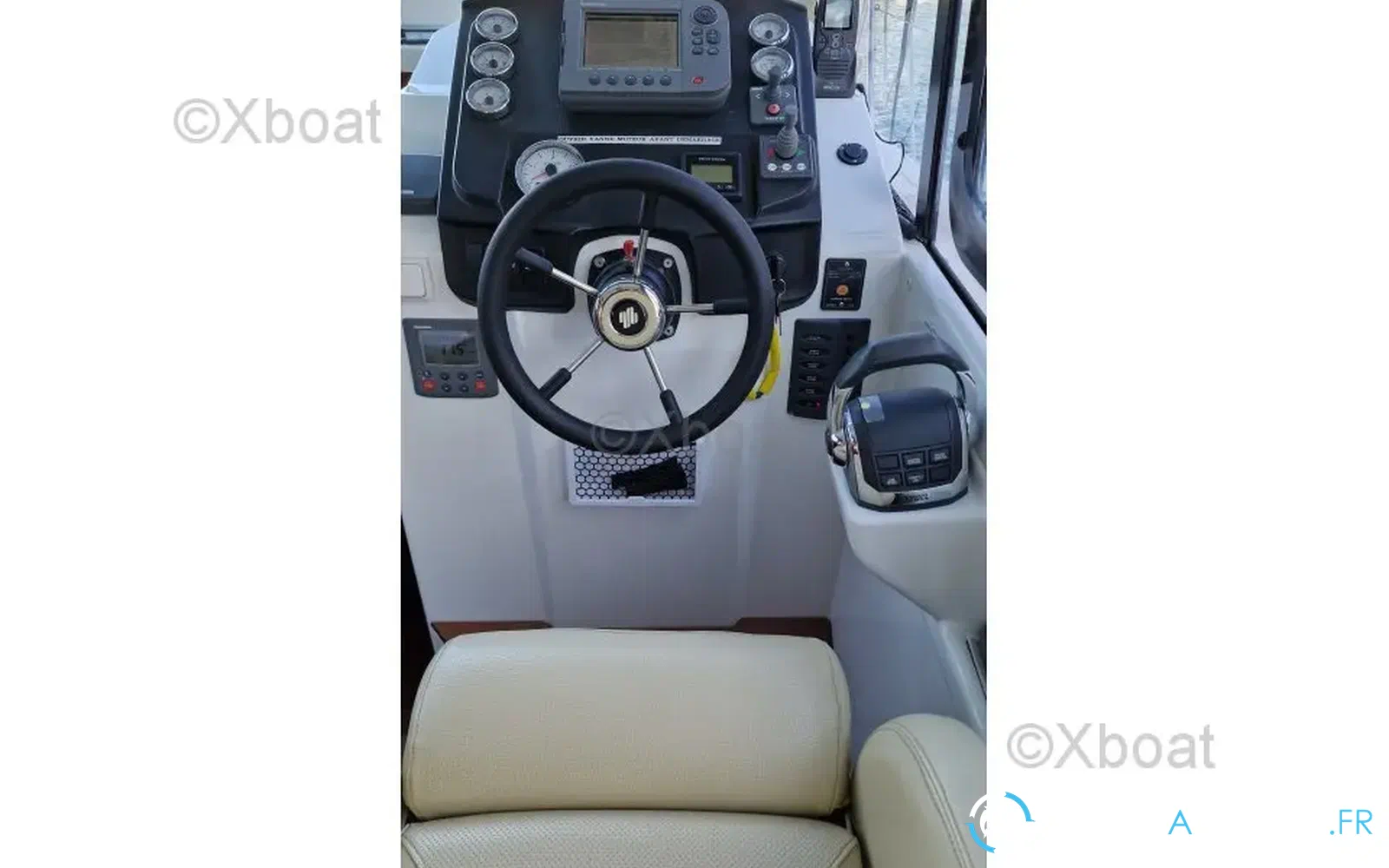 slider 3 Beneteau Antares 30 Fly