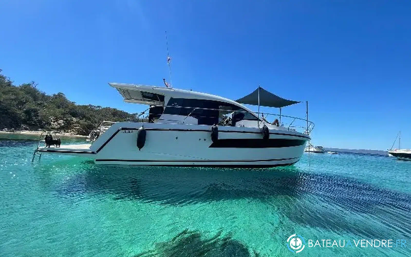 slider 0 Sealine C335