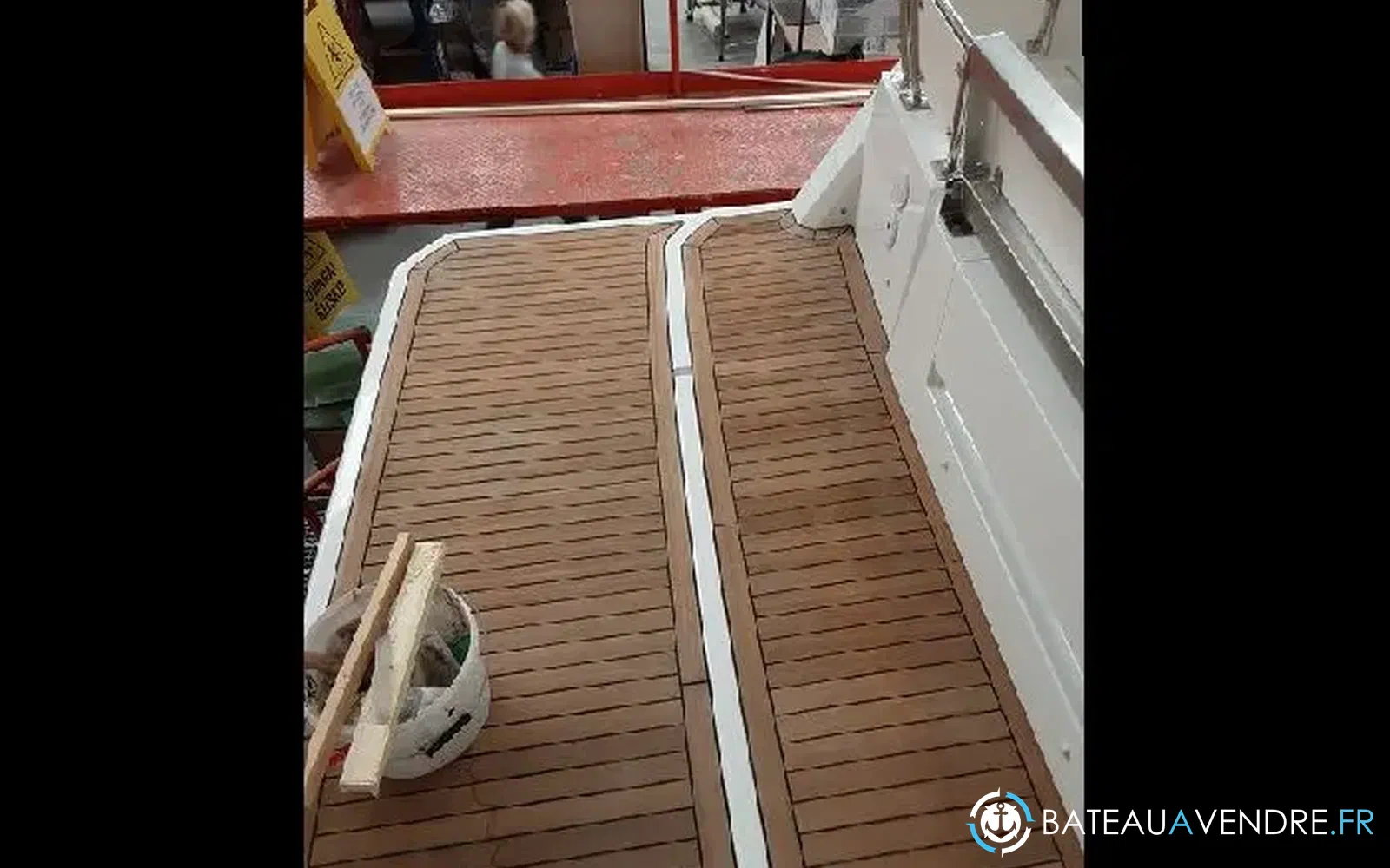 slider 12 Sealine C335