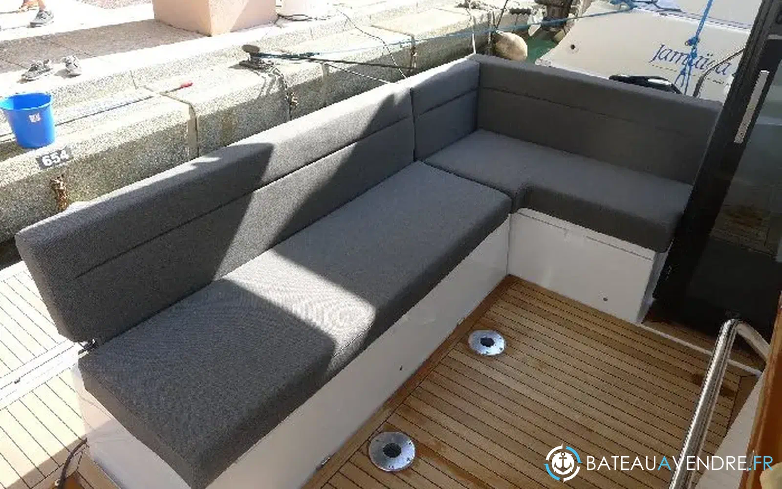 slider 7 Sealine C335