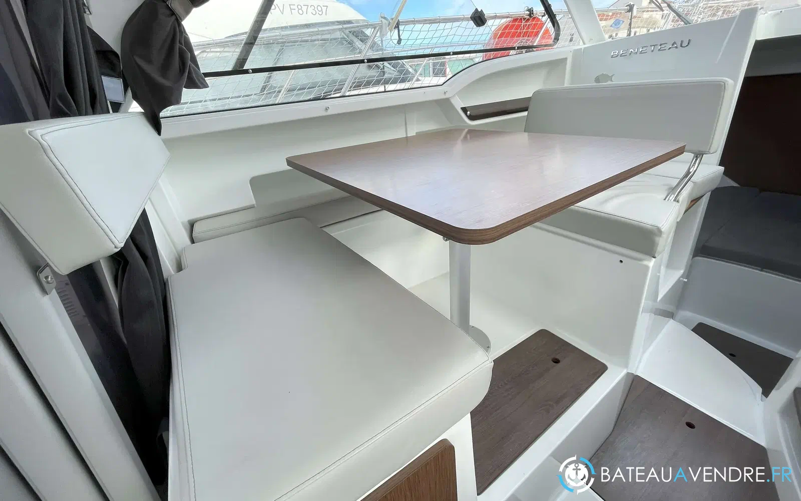 slider 9 Beneteau Antares 8 OB