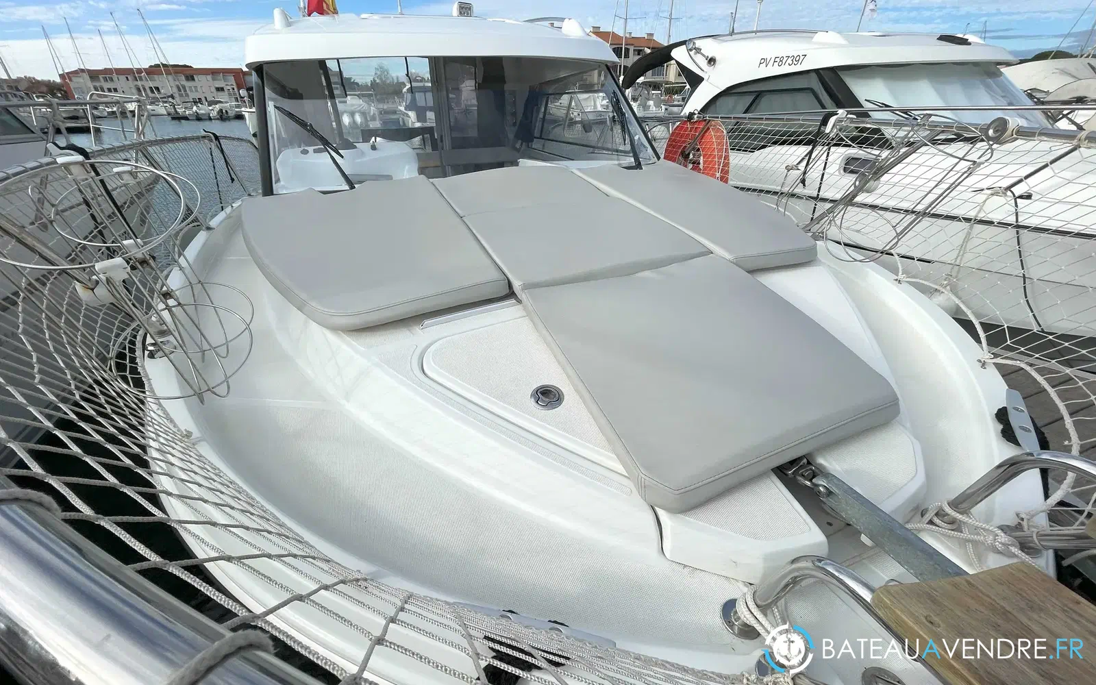 slider 14 Beneteau Antares 8 OB