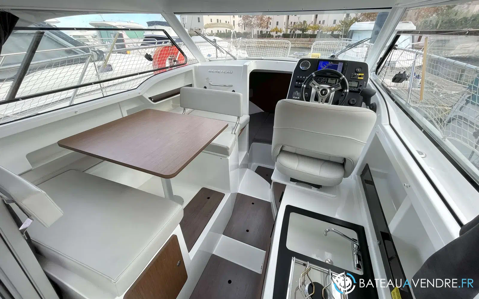 slider 1 Beneteau Antares 8 OB