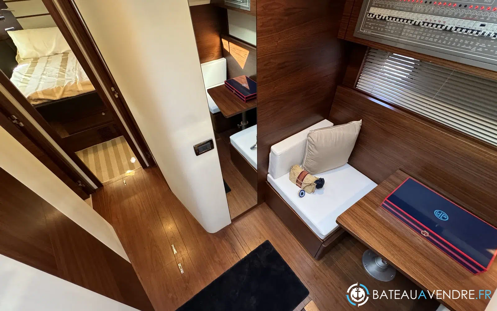 slider 15 Queens Yachts 50 HT
