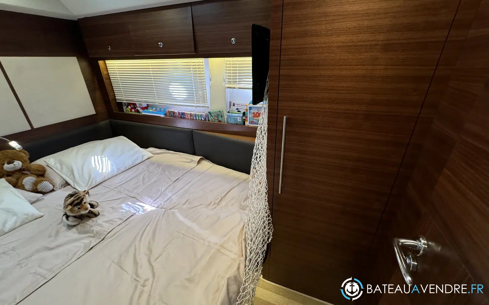 slider 24 Queens Yachts 50 HT