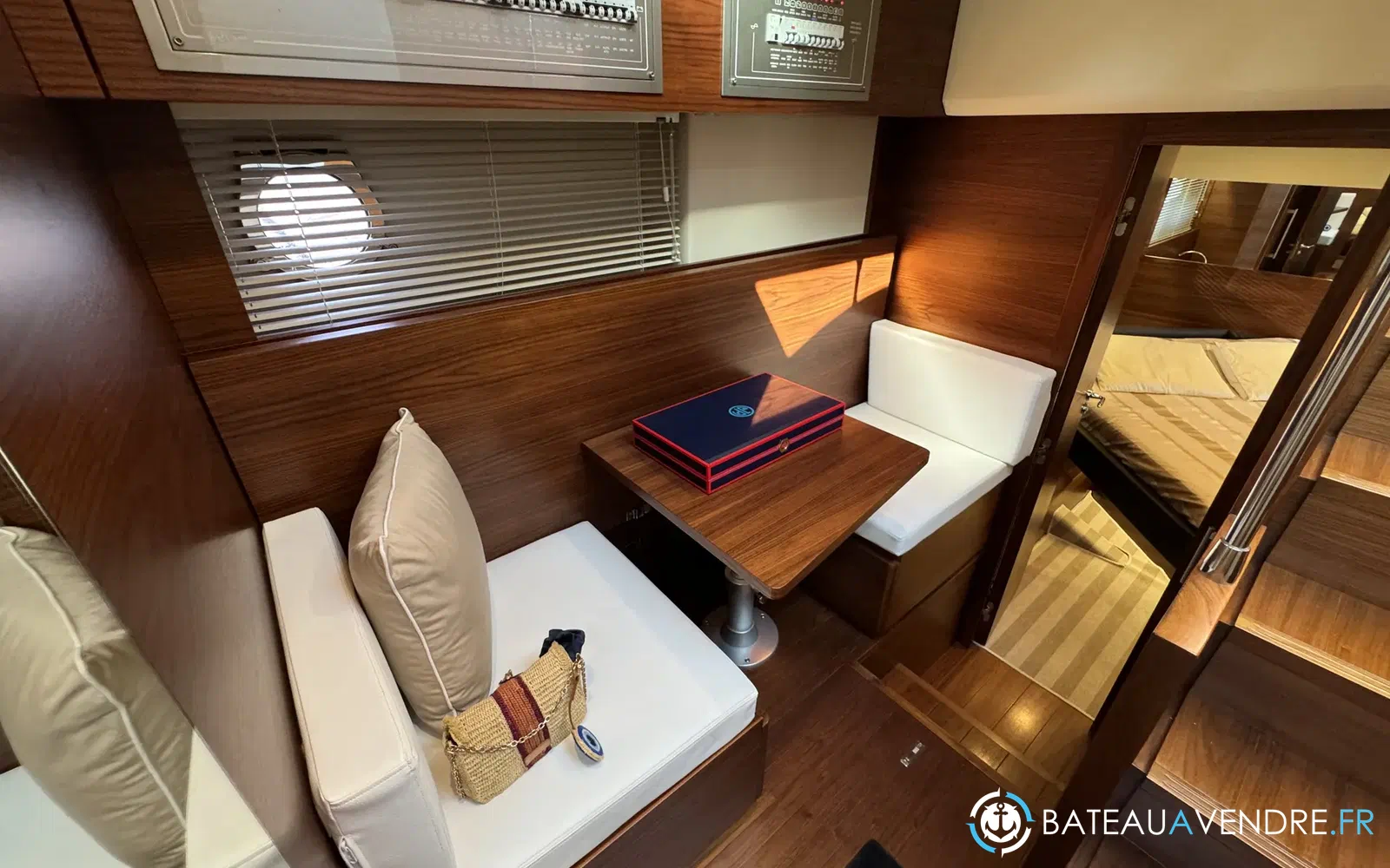 slider 25 Queens Yachts 50 HT