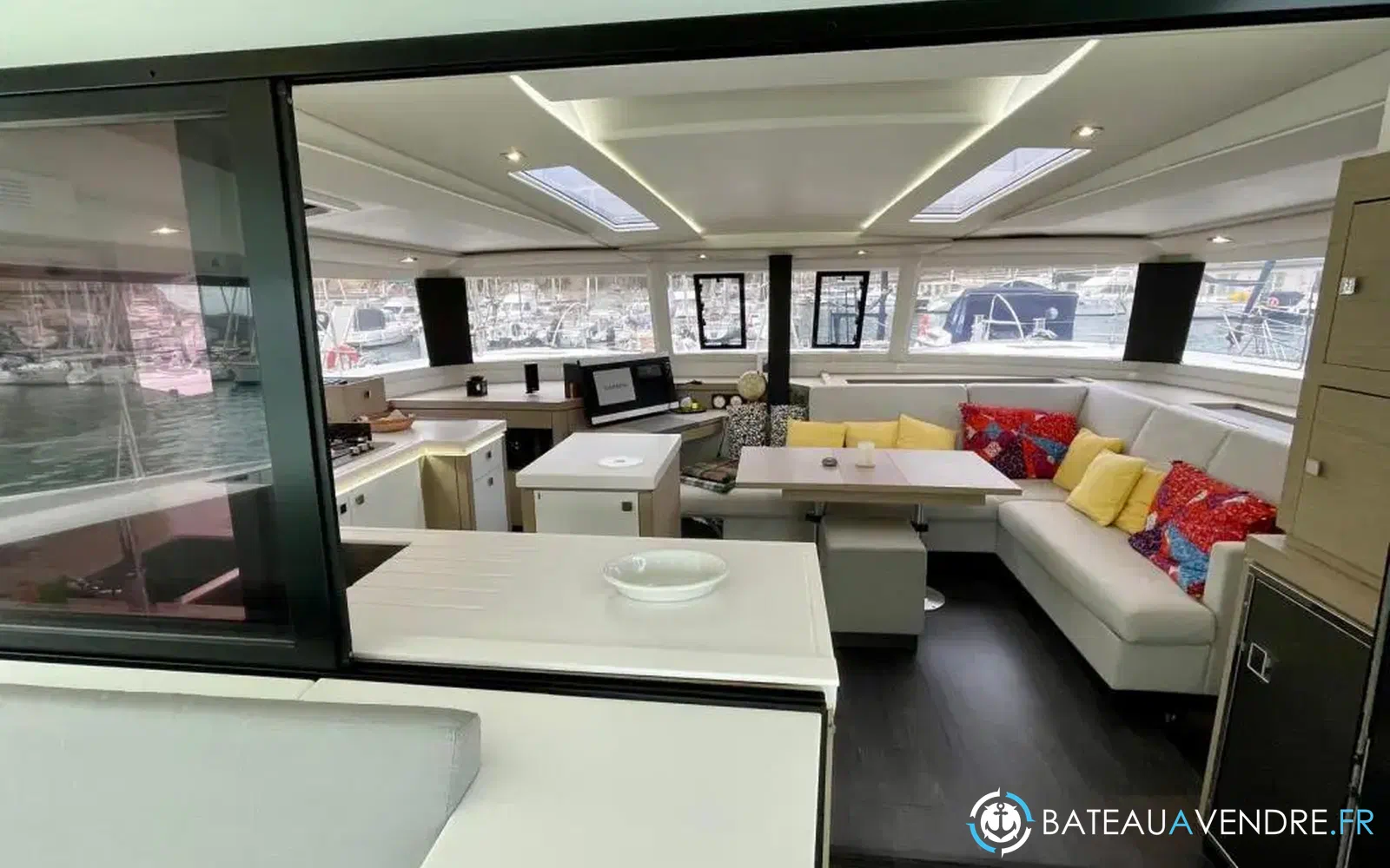 slider 7 Fountaine Pajot Saona 47