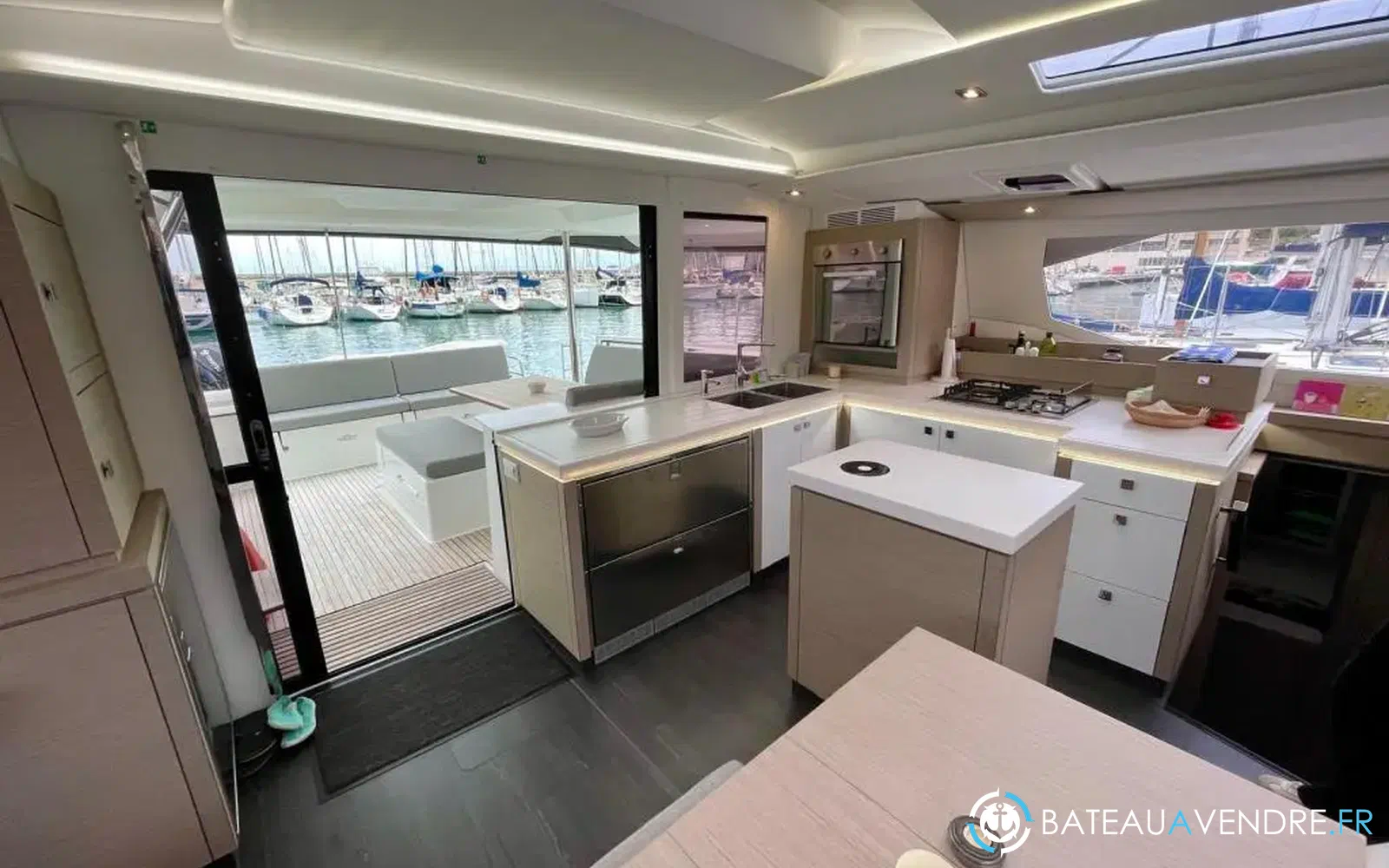 slider 8 Fountaine Pajot Saona 47