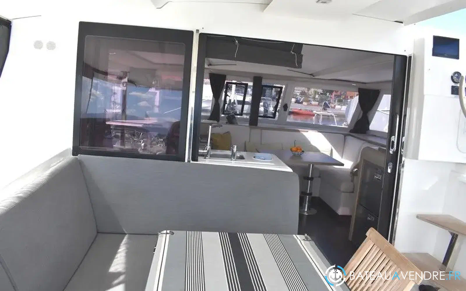 slider 8 Fountaine Pajot Isla 40