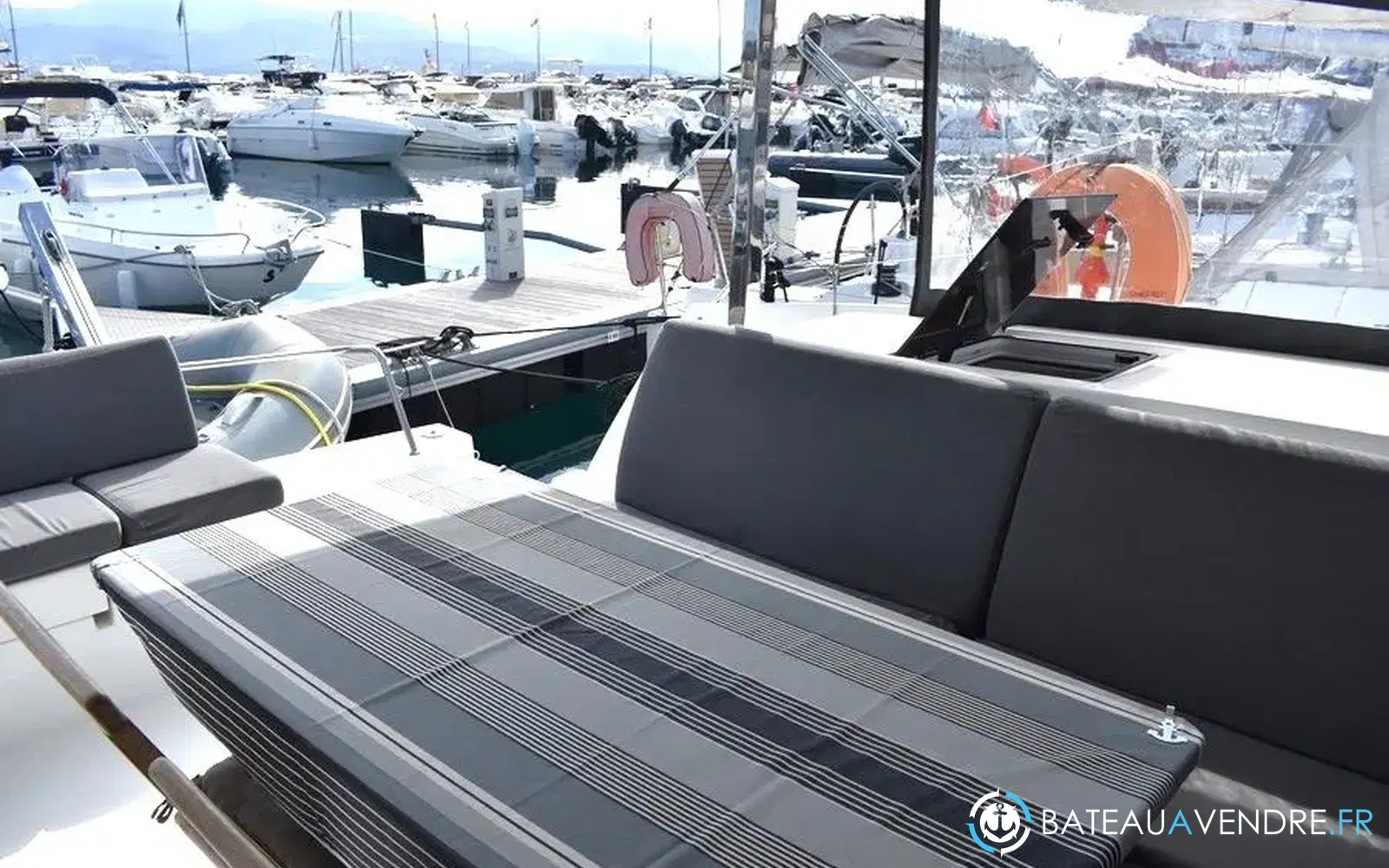 slider 10 Fountaine Pajot Isla 40