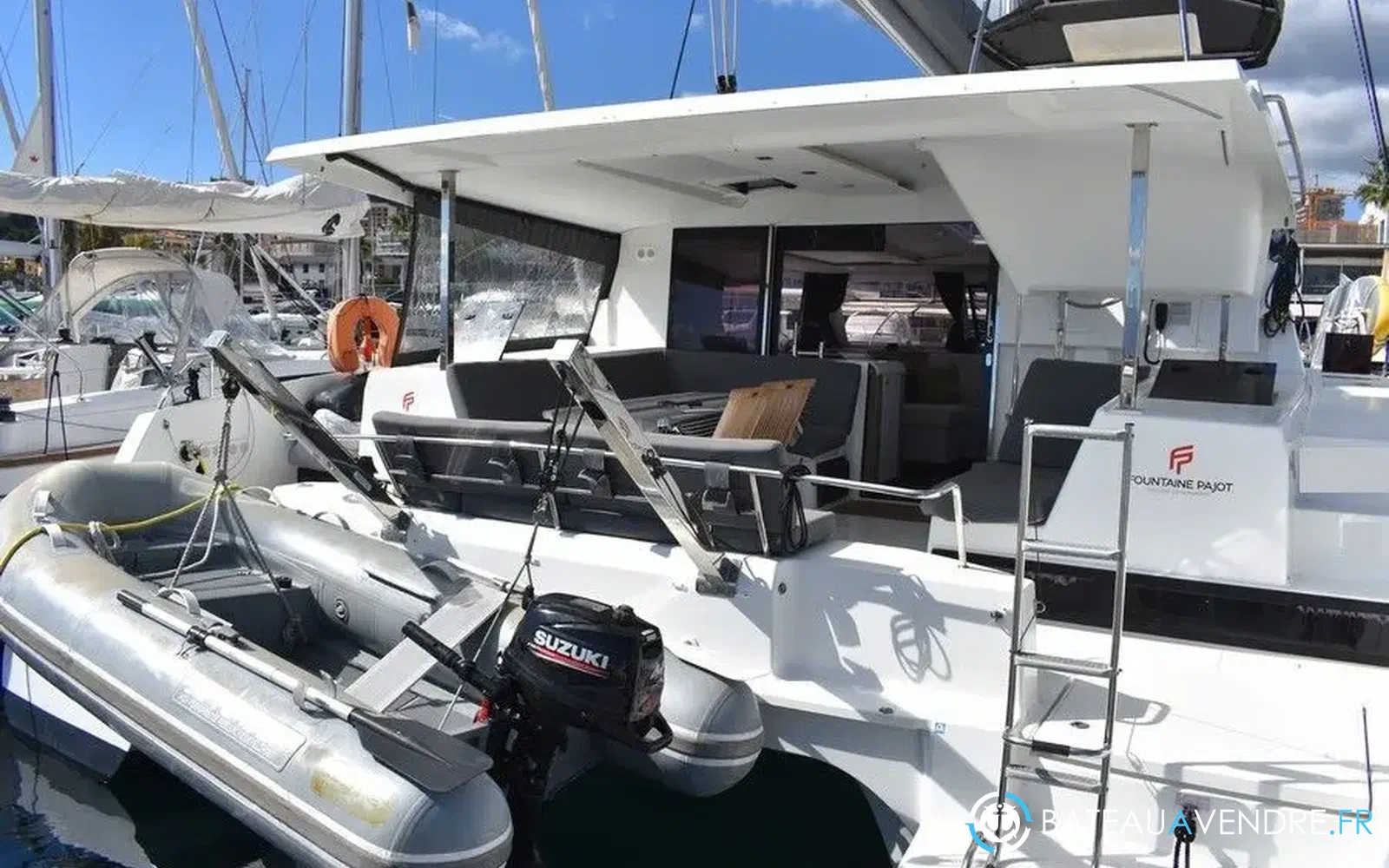 slider 0 Fountaine Pajot Isla 40