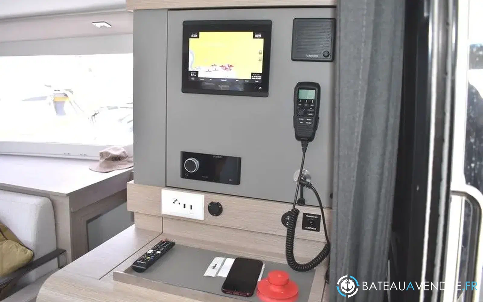 slider 23 Fountaine Pajot Isla 40