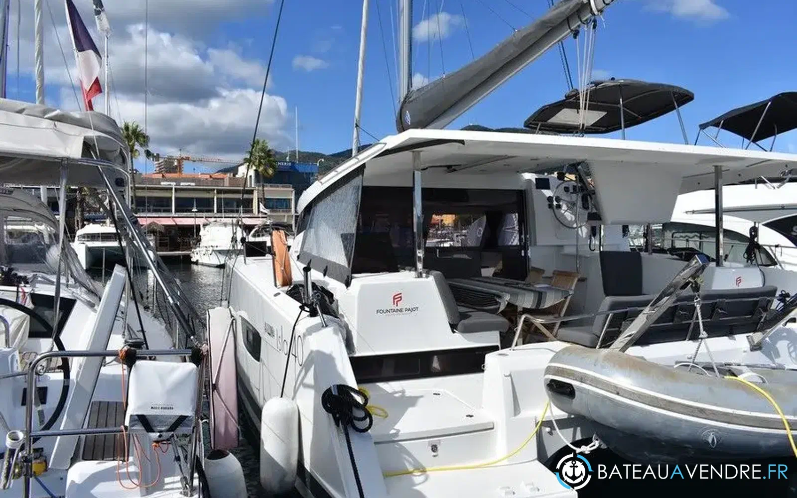 slider 2 Fountaine Pajot Isla 40