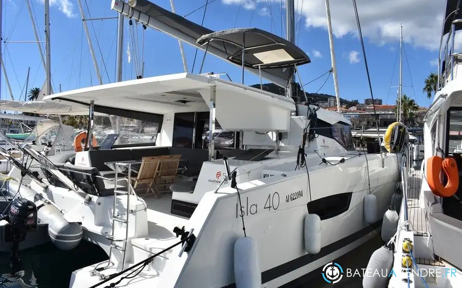 slider 3 Fountaine Pajot Isla 40