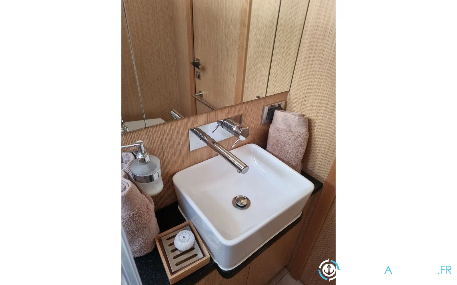 slider 4 Fjord 44 Open