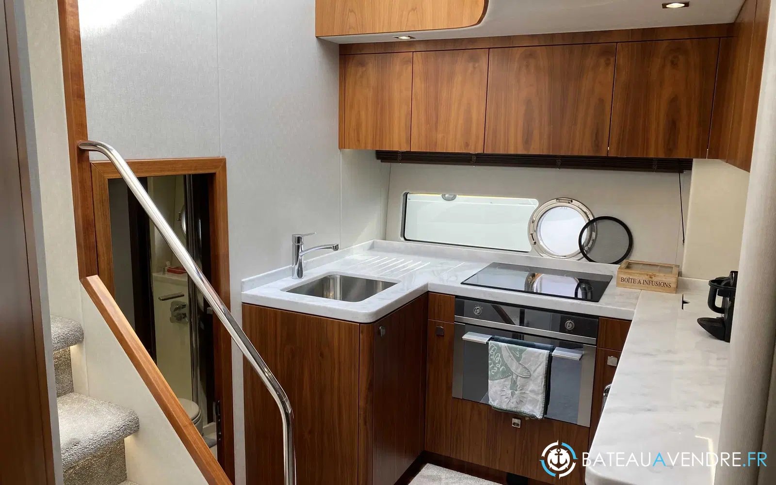 slider 13 Sunseeker Predator 57