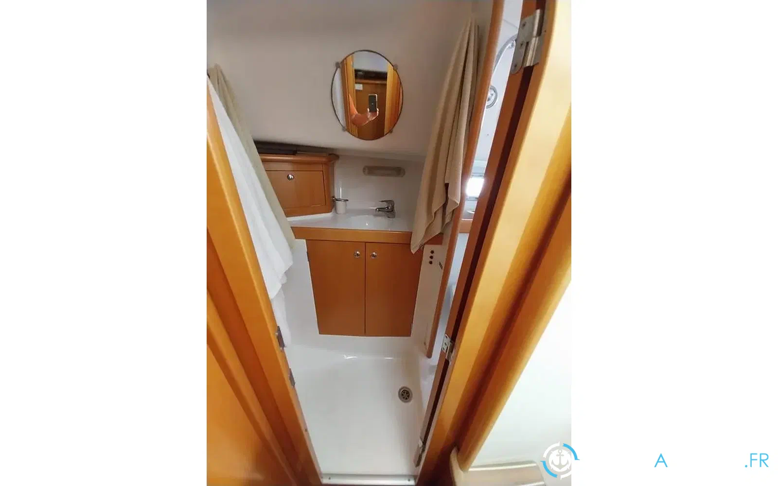 slider 33 Beneteau Antares 10.80 Fly