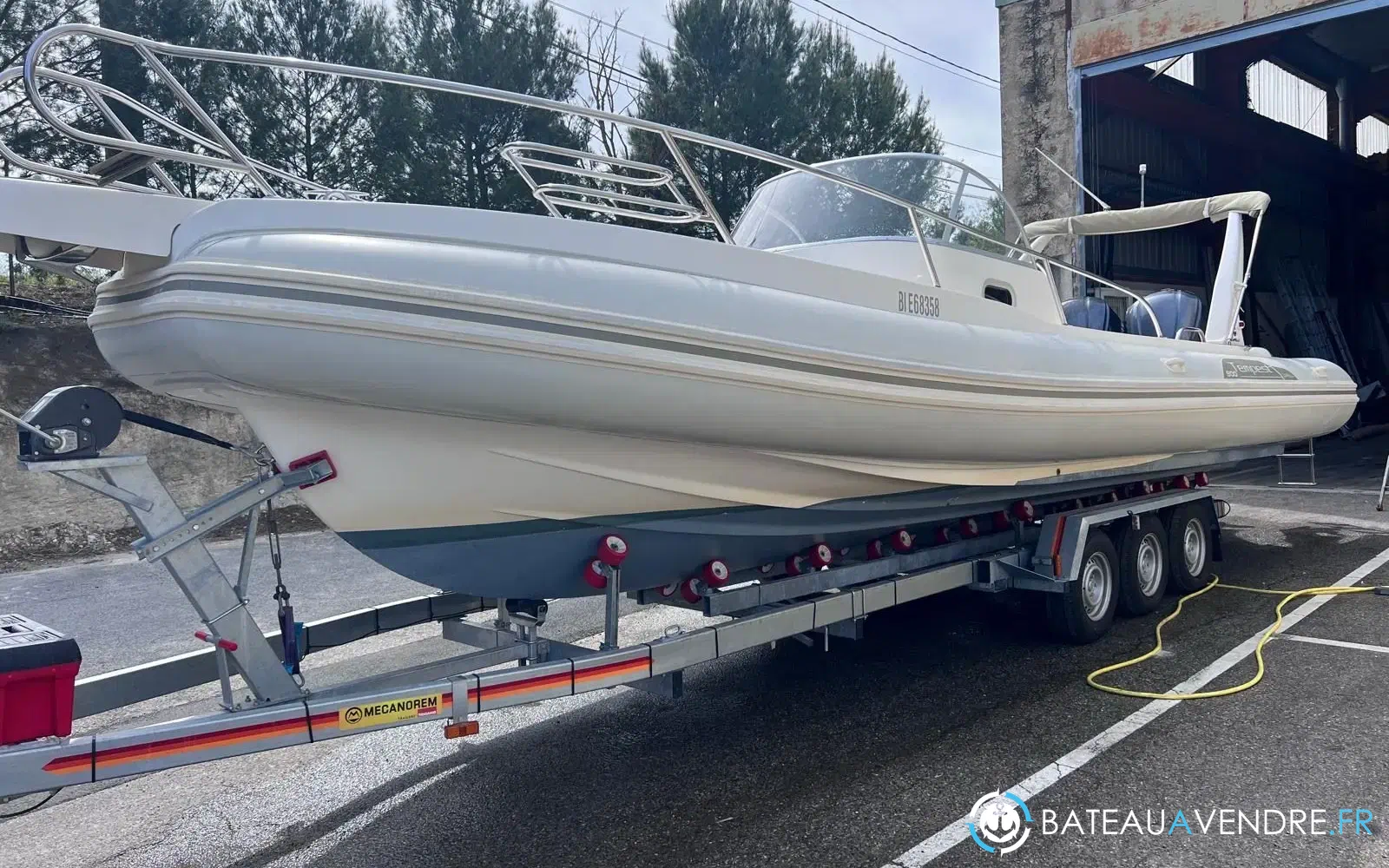 slider 18 Capelli Tempest 900 WA