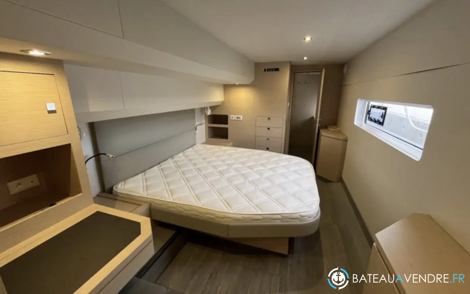 slider 12 Fountaine Pajot My 44