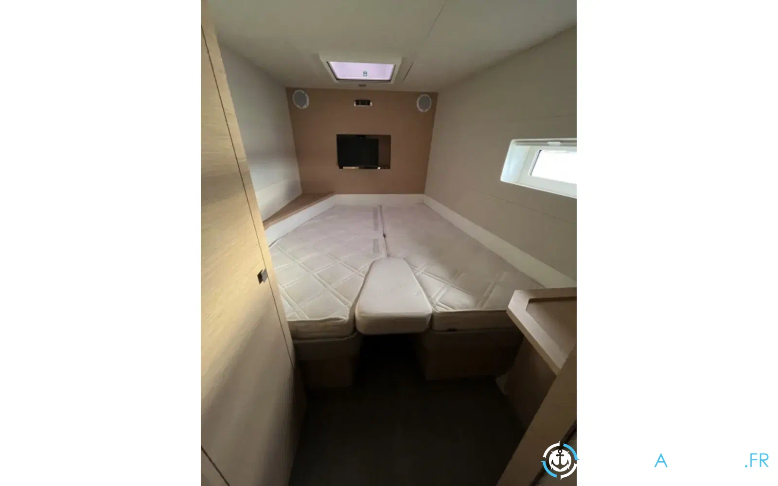slider 14 Fountaine Pajot My 44