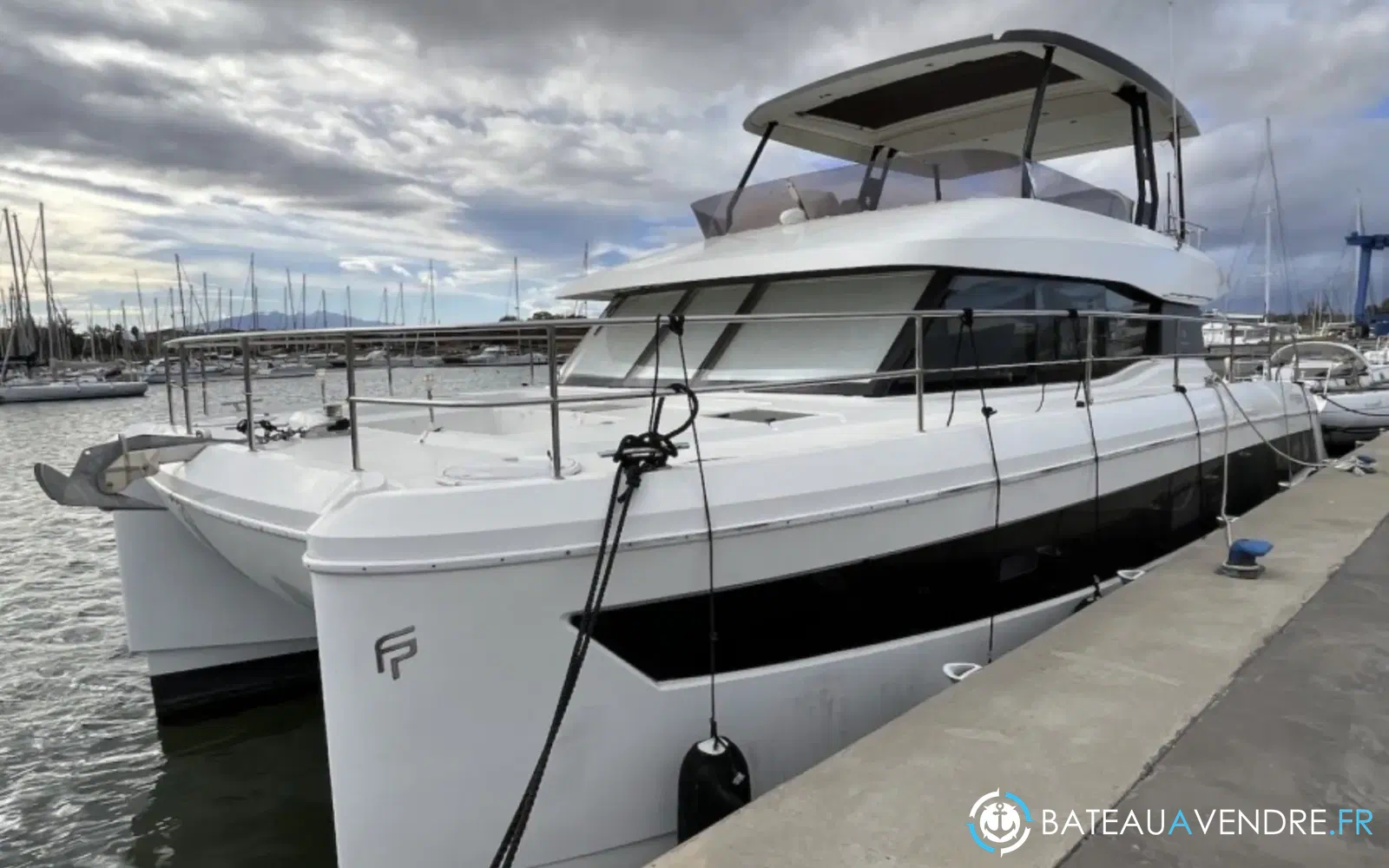slider 3 Fountaine Pajot My 44