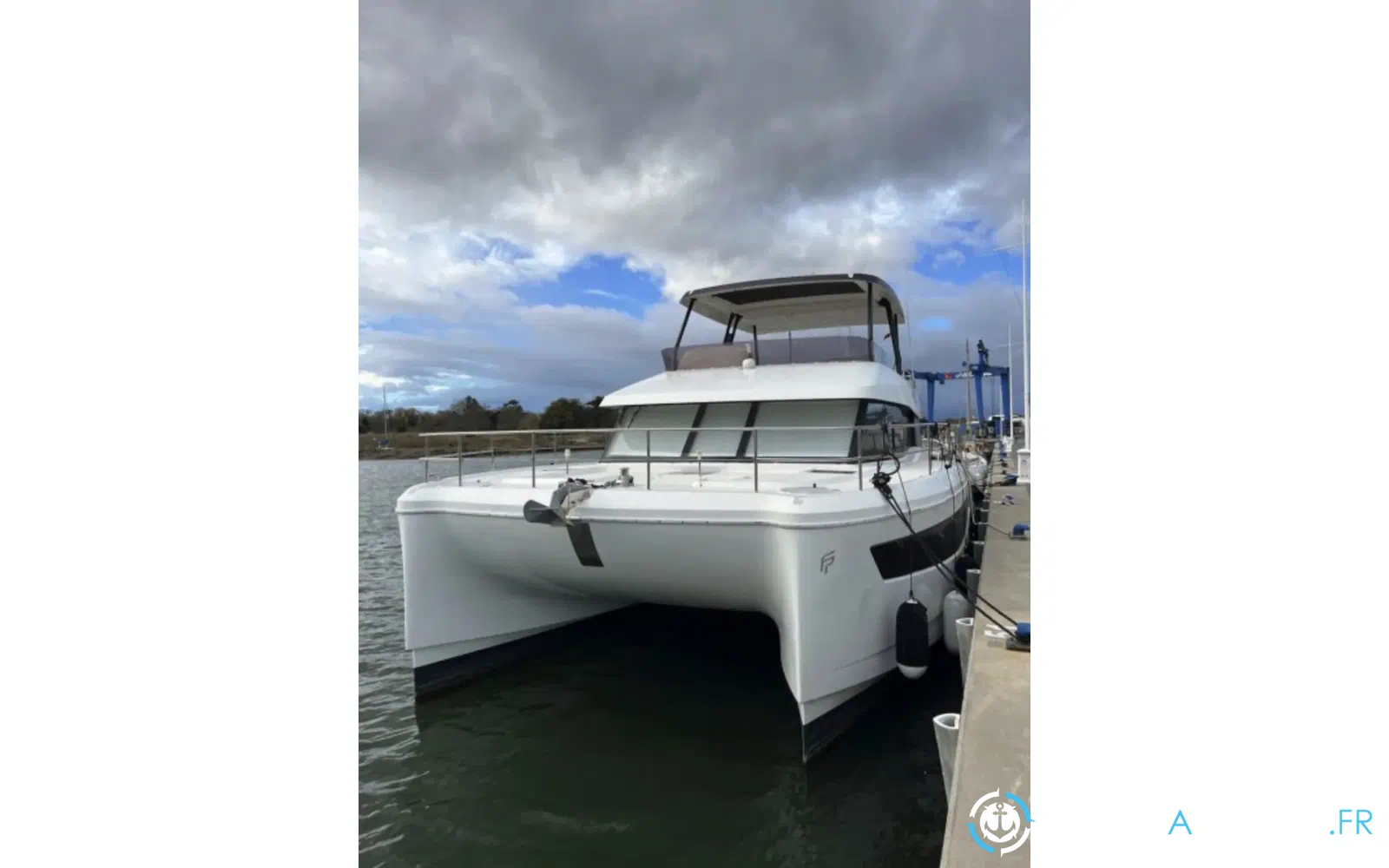 slider 4 Fountaine Pajot My 44