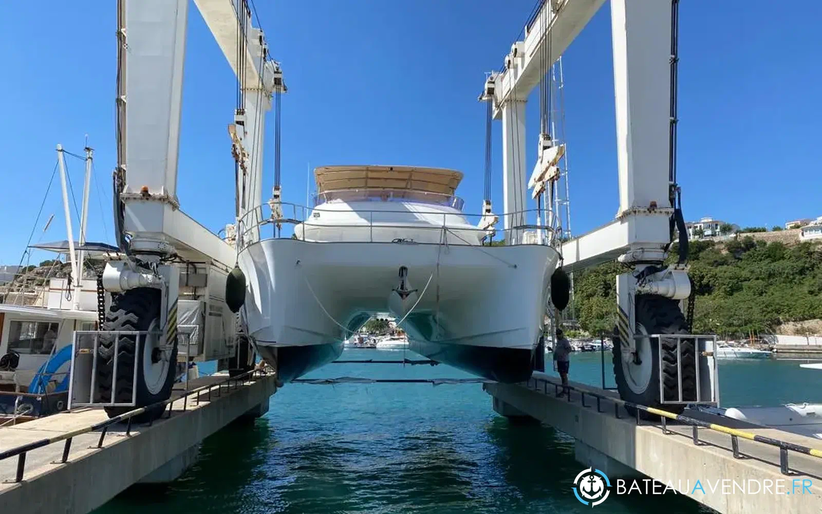 slider 11 Fountaine Pajot Queensland 55