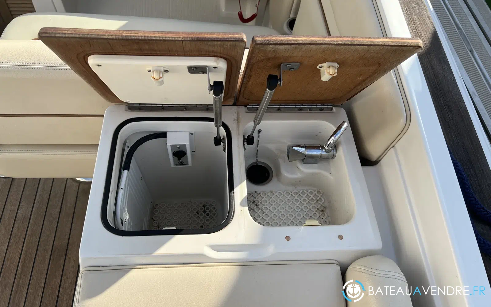 slider 17 Chris Craft Corsair 28 Heritage