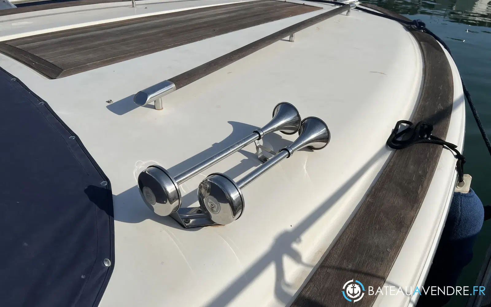 slider 23 Chris Craft Corsair 28 Heritage