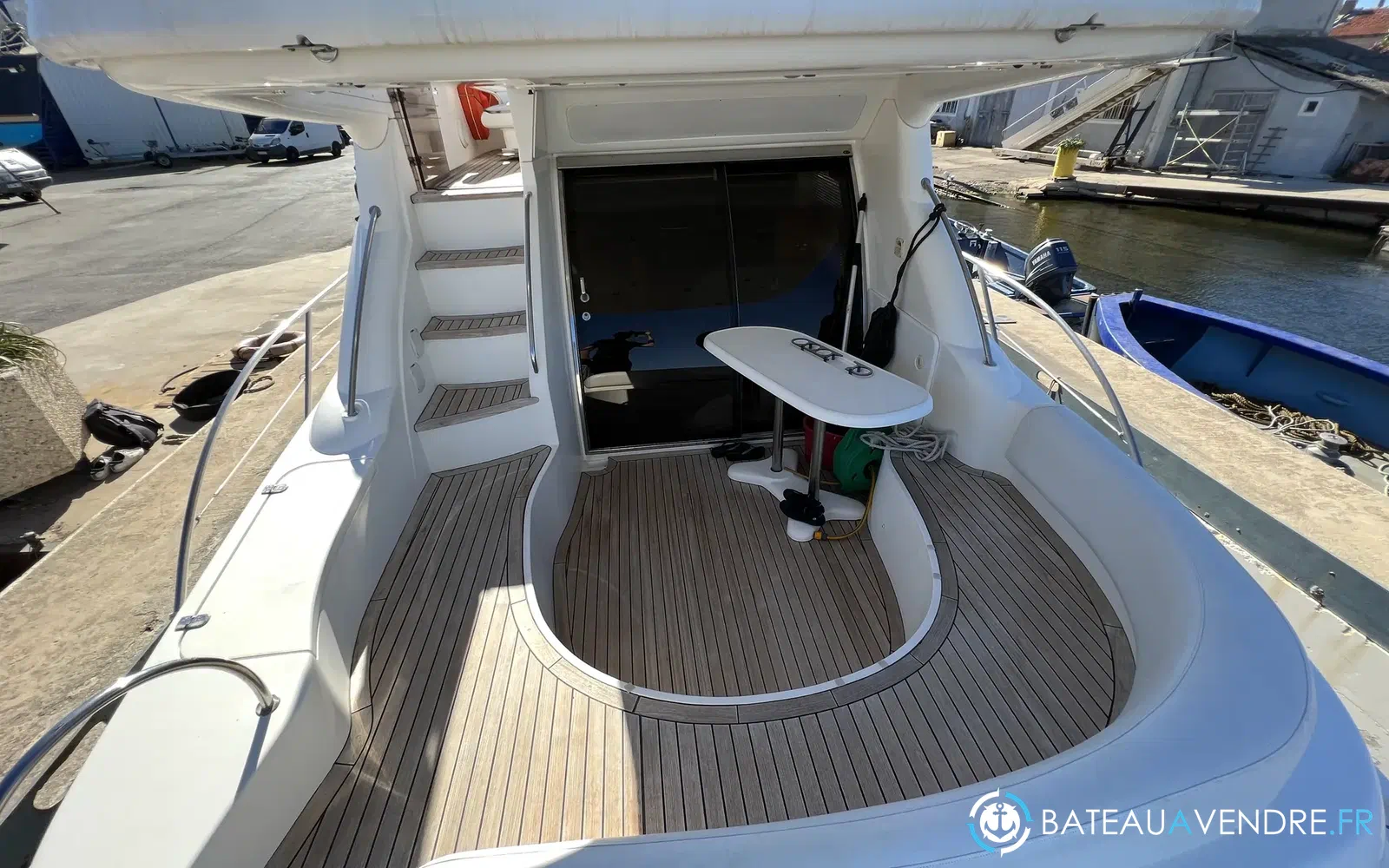 slider 9 Sealine T 46