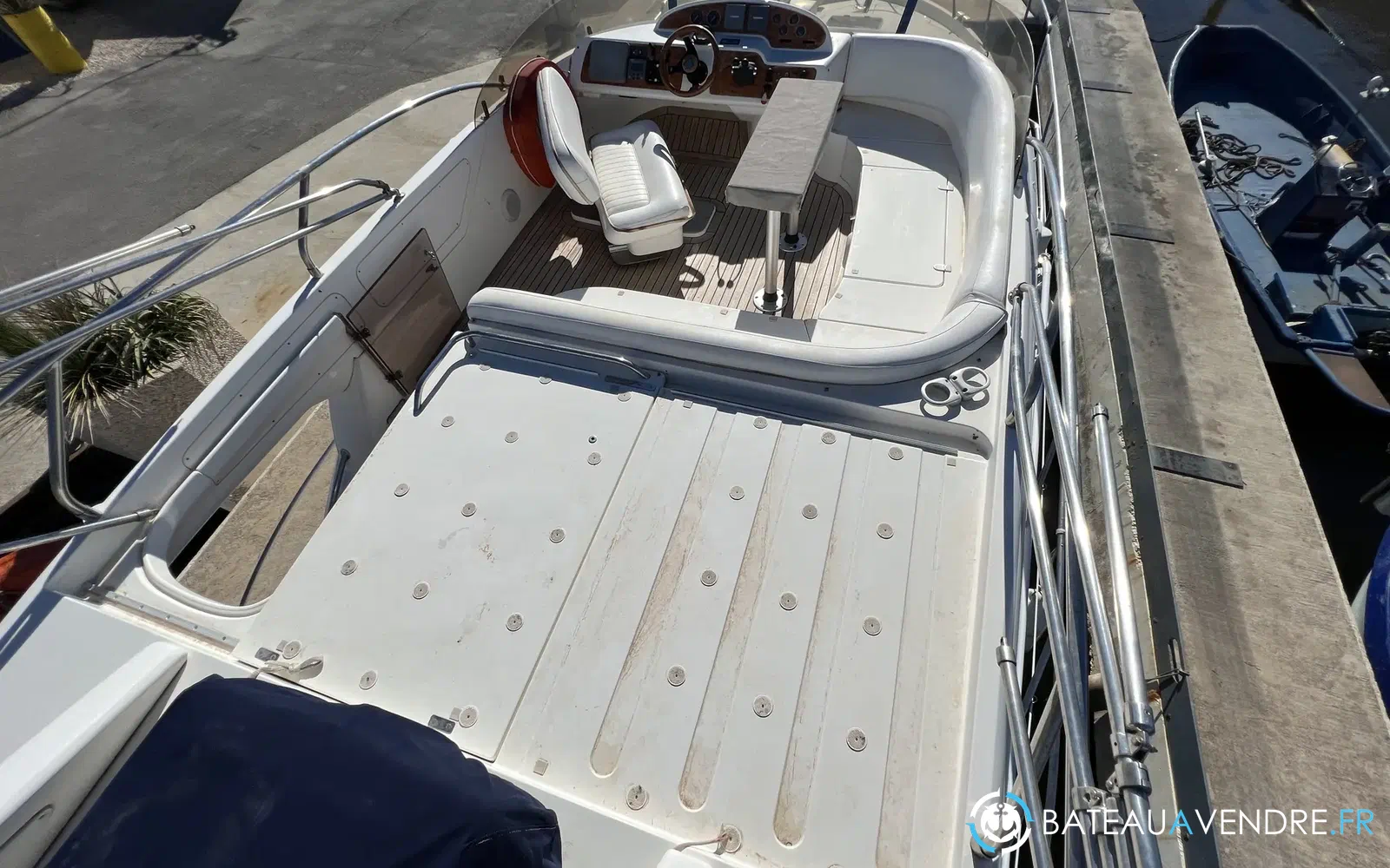 slider 12 Sealine T 46