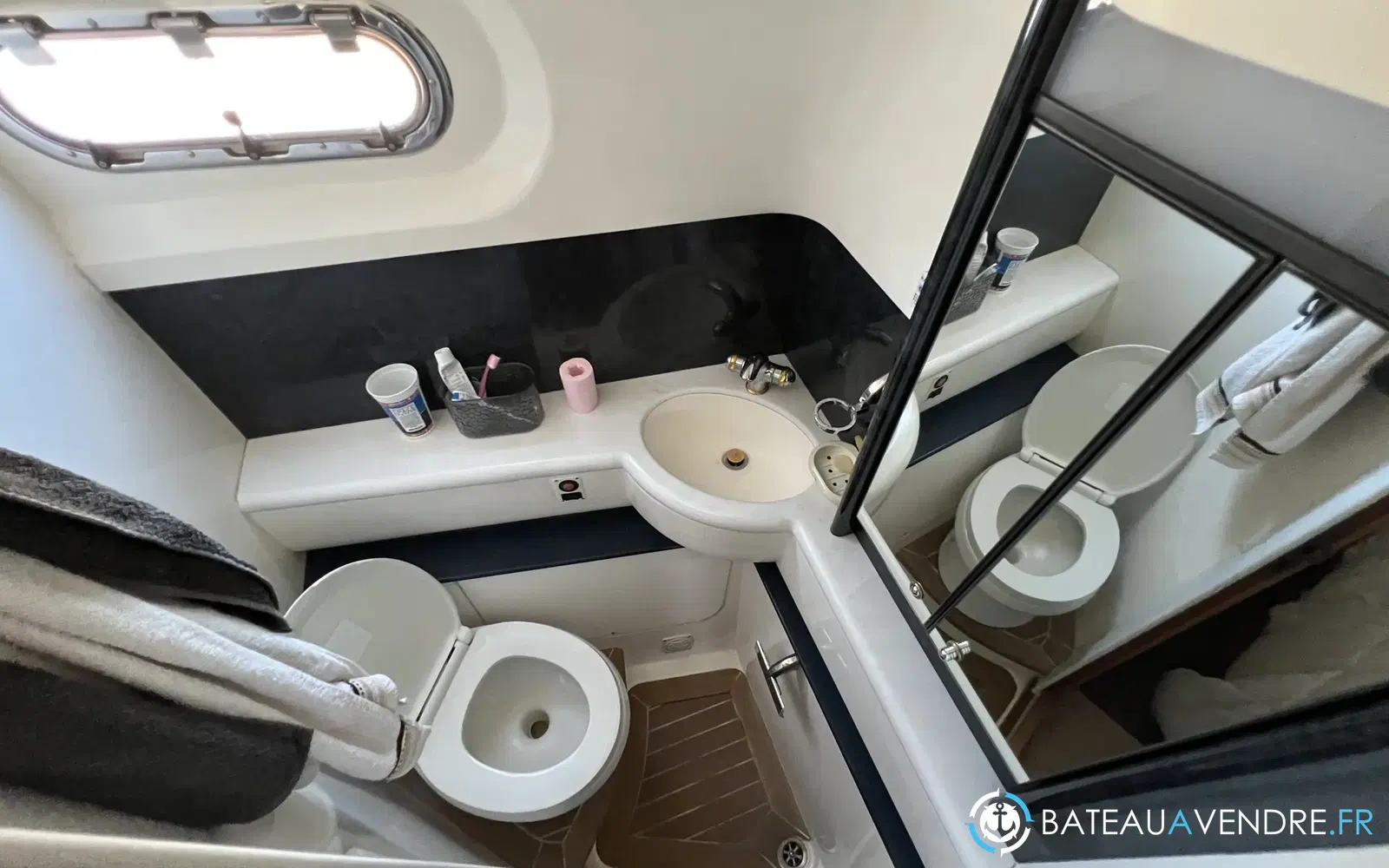 slider 28 Sealine T 46