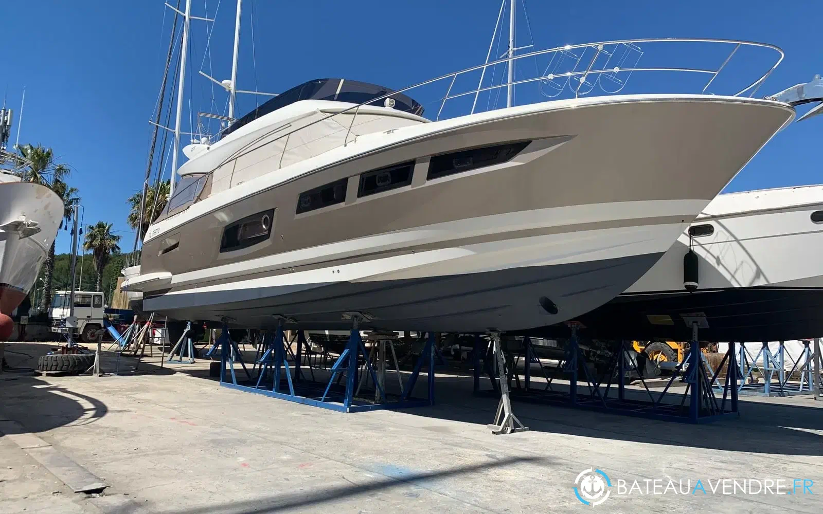 slider 0 Prestige Yachts 560 Fly