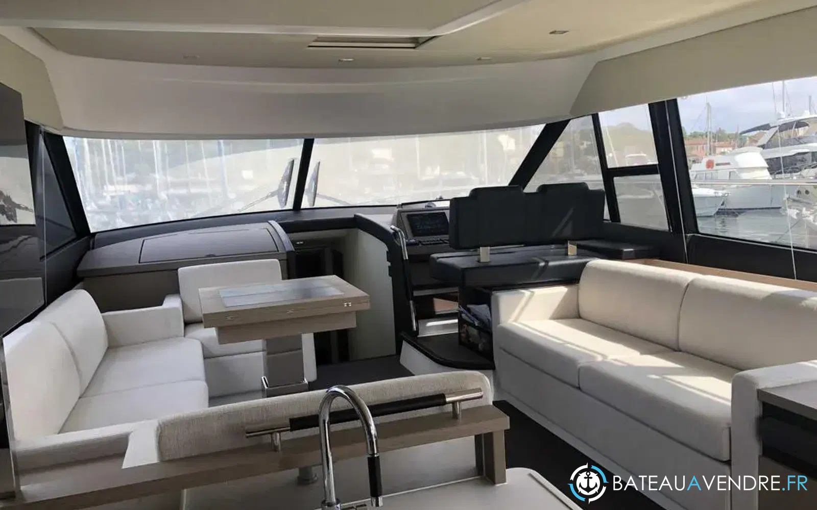 slider 9 Prestige Yachts 560 Fly