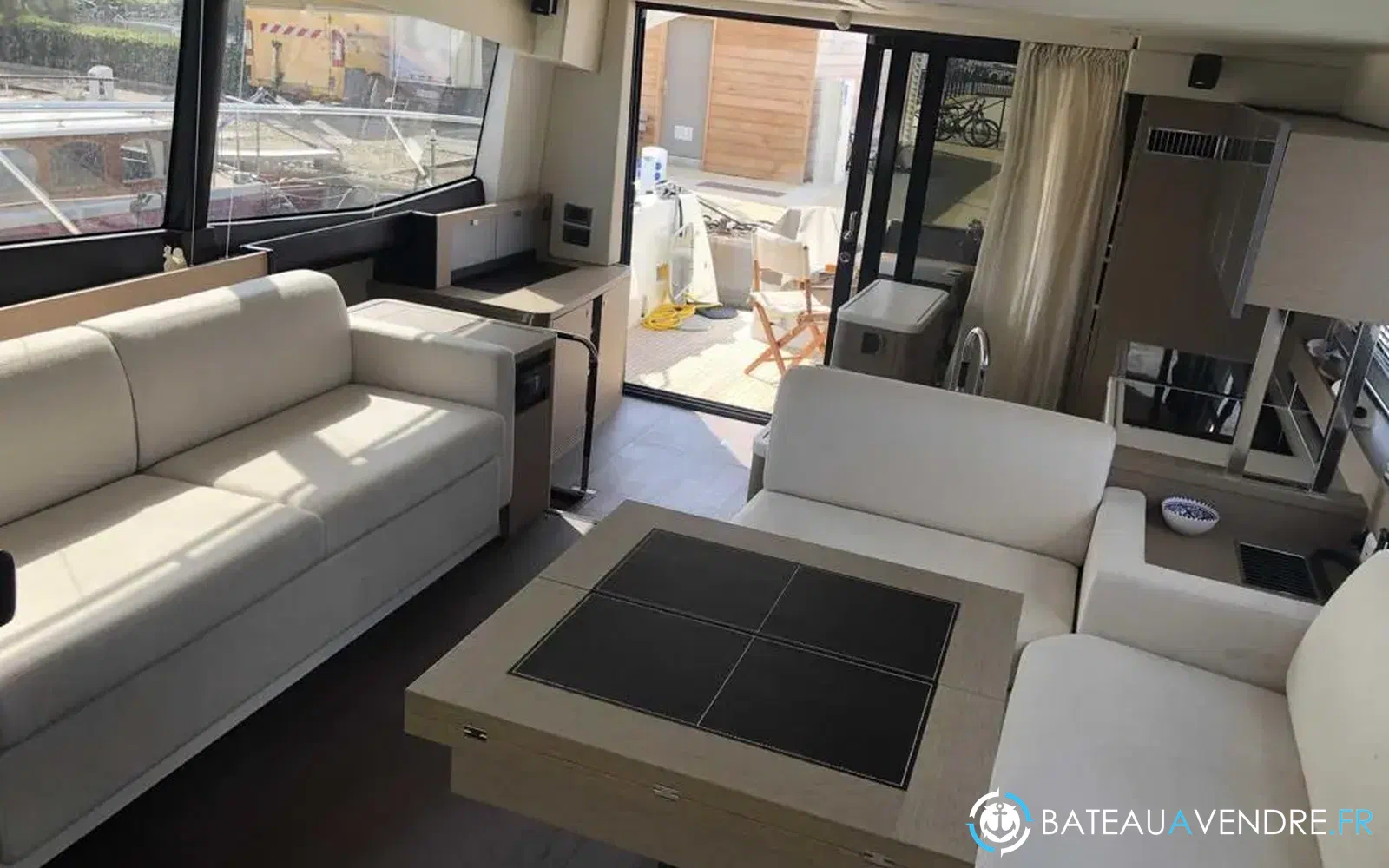 slider 10 Prestige Yachts 560 Fly