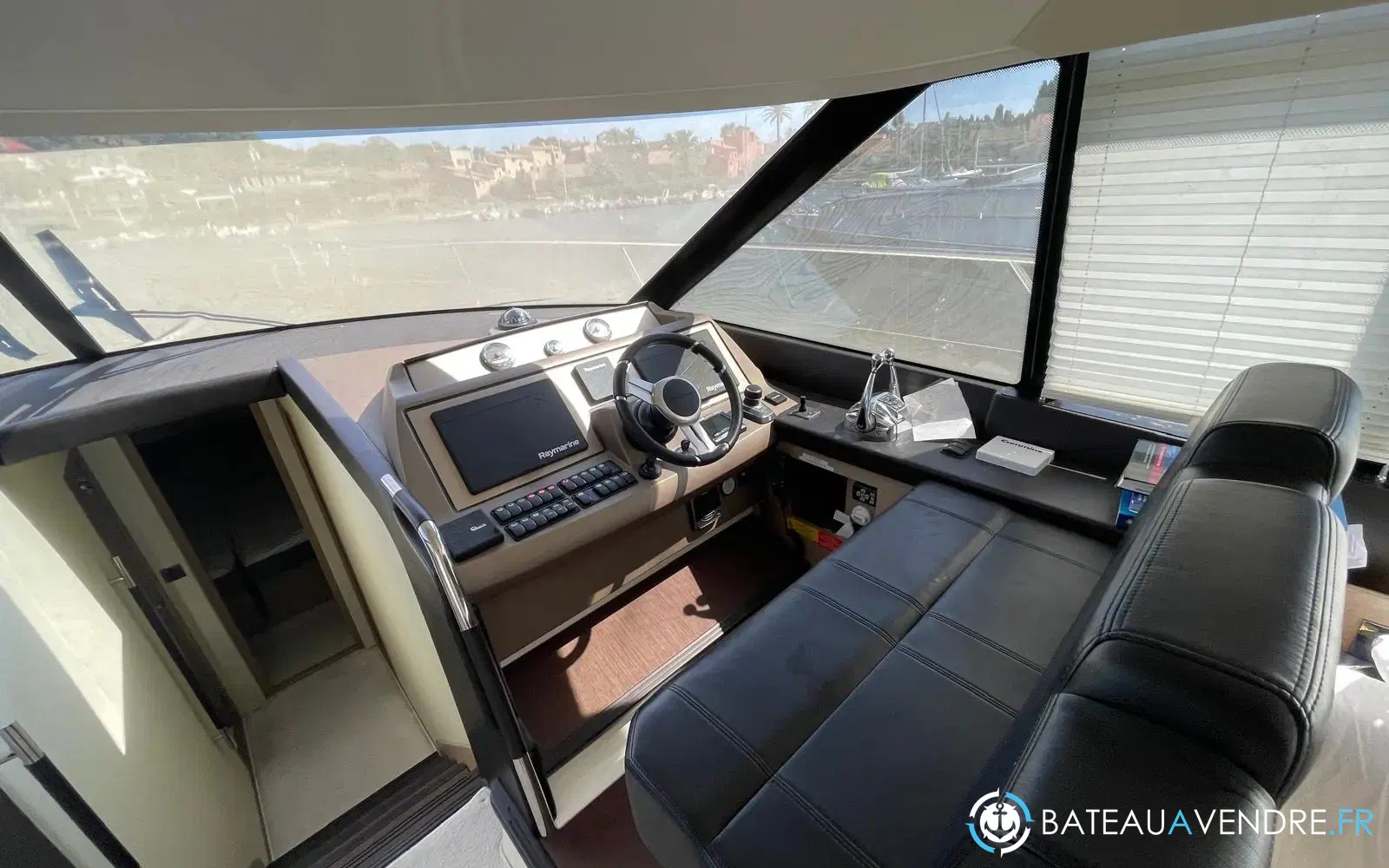 slider 13 Prestige Yachts 560 Fly