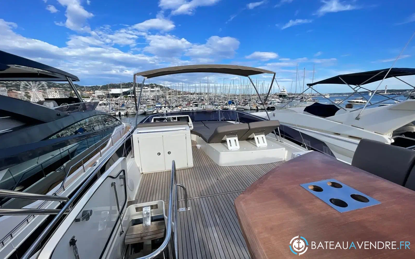 slider 14 Prestige Yachts 560 Fly