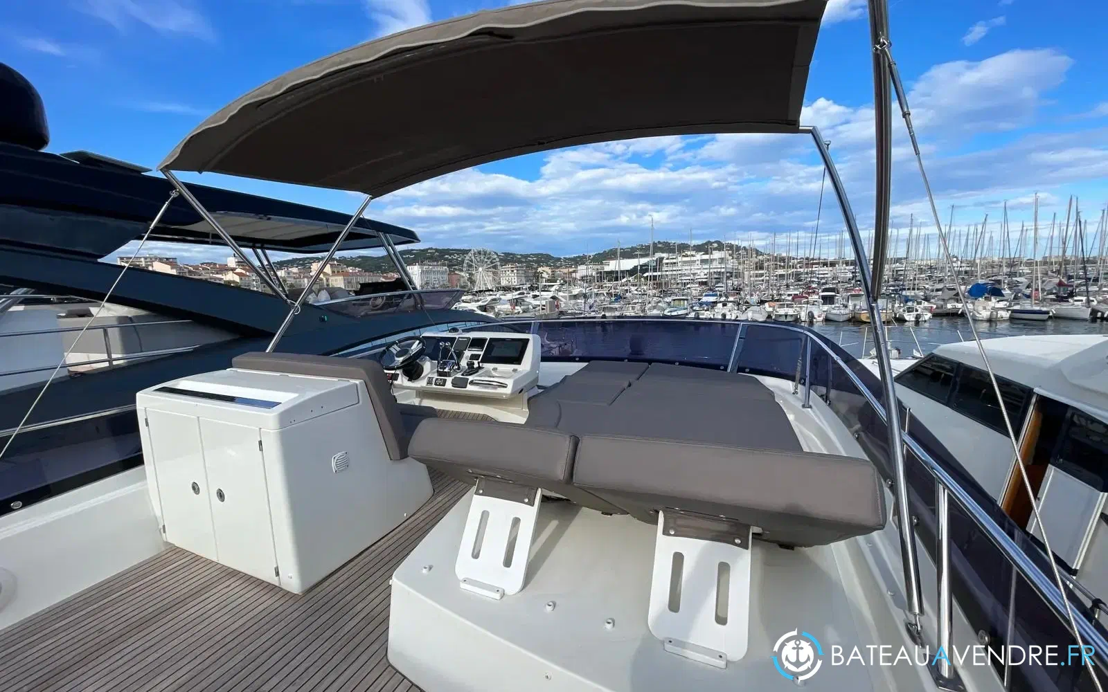 slider 15 Prestige Yachts 560 Fly