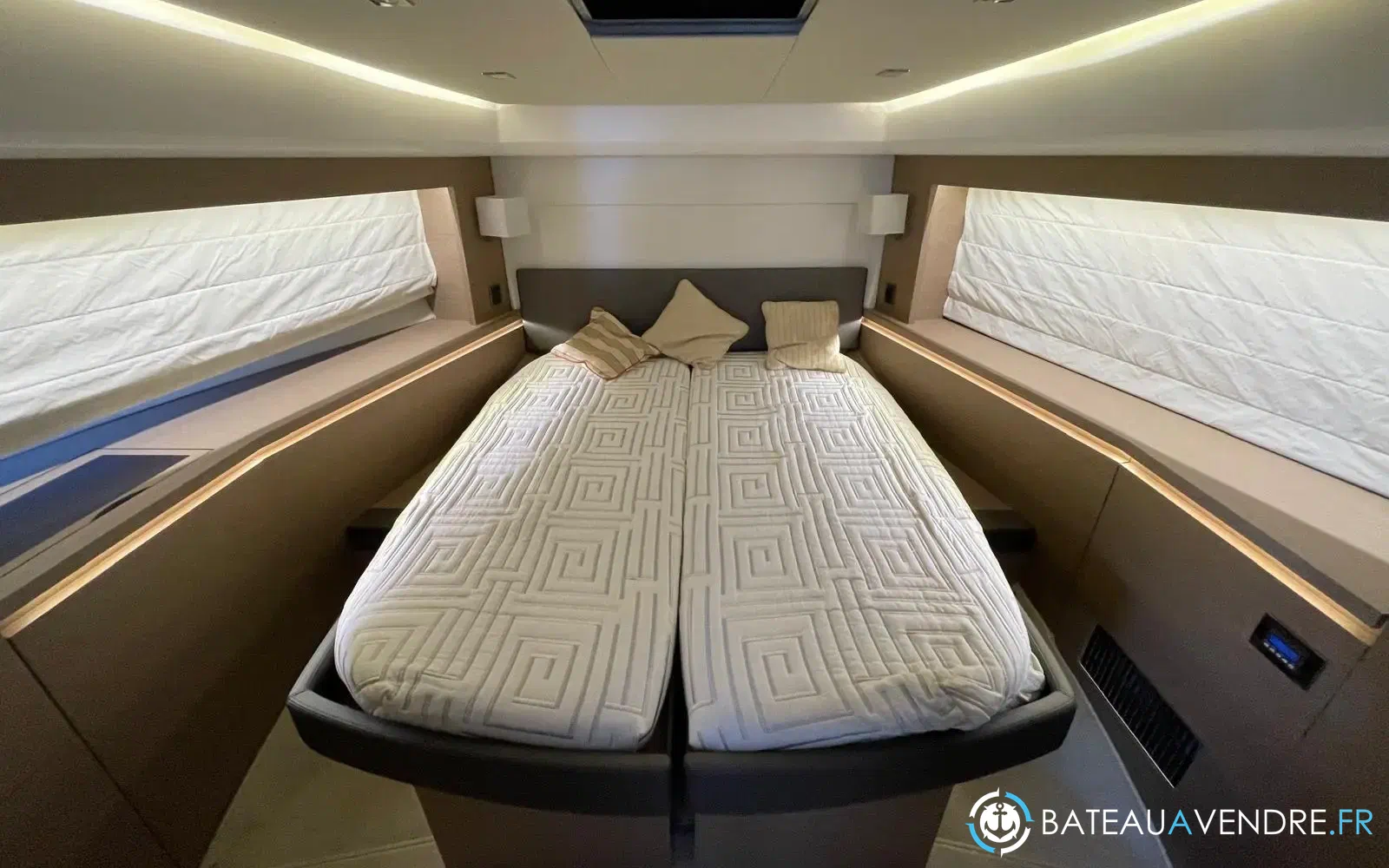 slider 17 Prestige Yachts 560 Fly