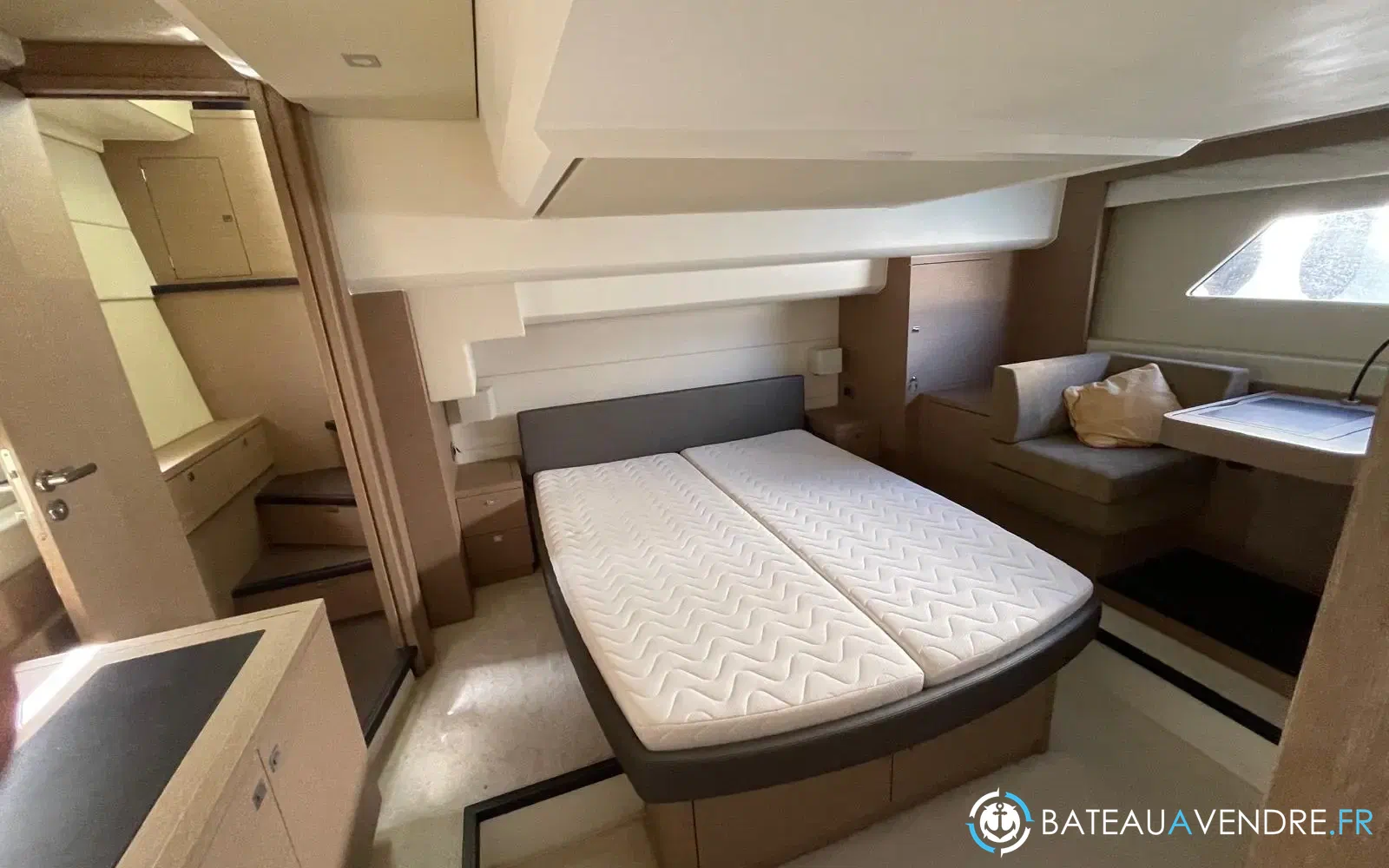 slider 18 Prestige Yachts 560 Fly